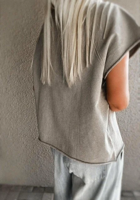 Close up of oversized back pocket on Banditas Nashi vintage-wash jeans