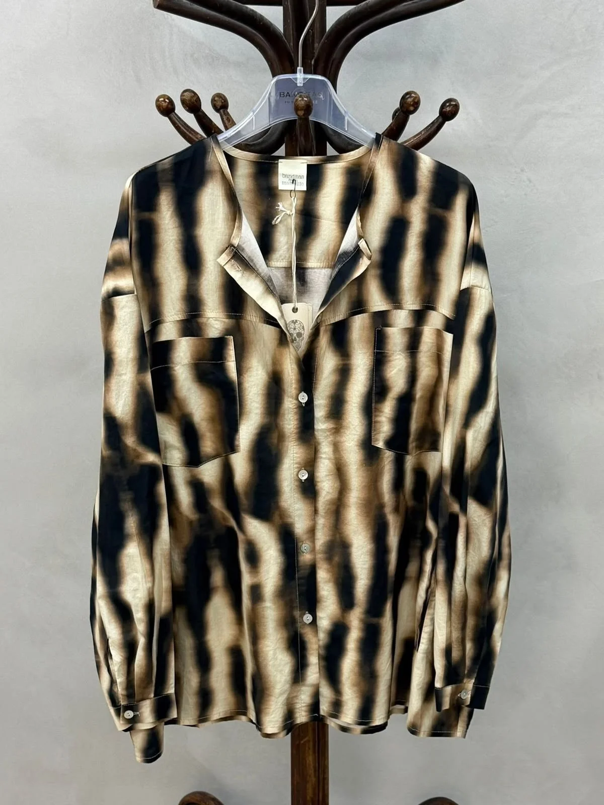 Banditas Olowalu Blouse in black and brown abstract print with button front and chest pockets