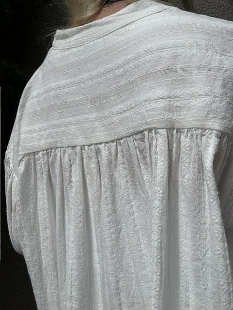 Close-up of textured cotton fabric and gathered detail on Banditas Flegrei shirt