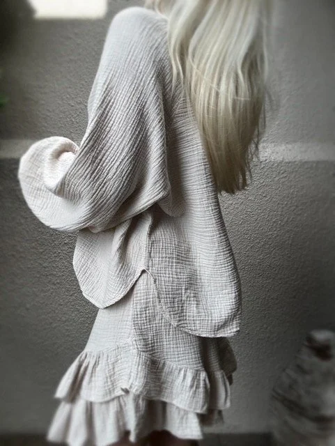 Capri two-piece look in beige cotton gauze against a neutral wall.