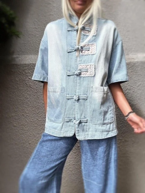 Kimono Flamino washed denim top with frog closures and patch pockets