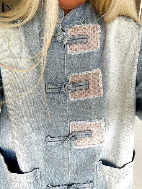 Close-up of Kimono Flamino traditional frog closures and frayed patches