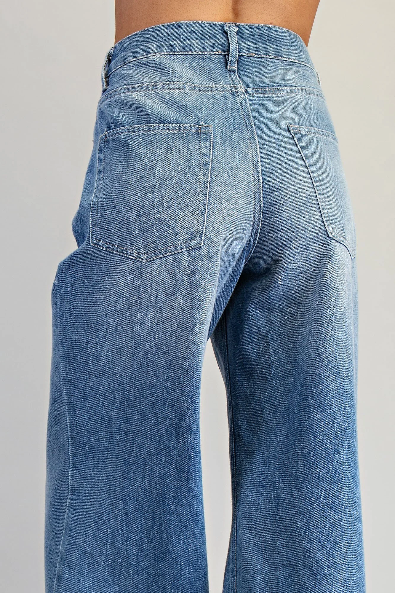 Frill hem blue jeans with high waist and wide-leg silhouette