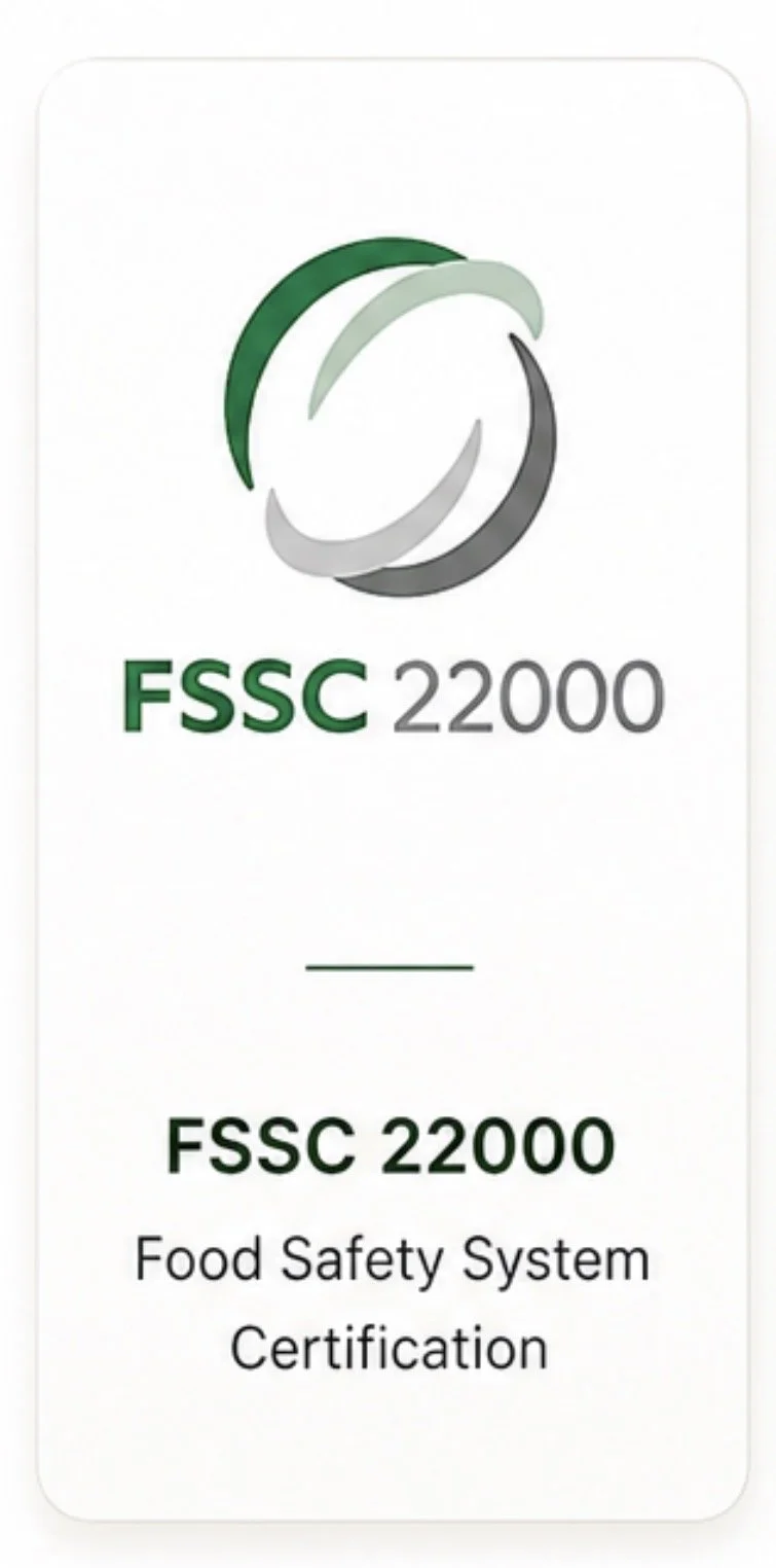 Das Bild zeigt das Logo der FSSC 22000 Zertifizierung, einem Lebensmittelsicherheitszertifizierungssystem, das in grünen, grauen und schwarzen Farben gestaltet ist.