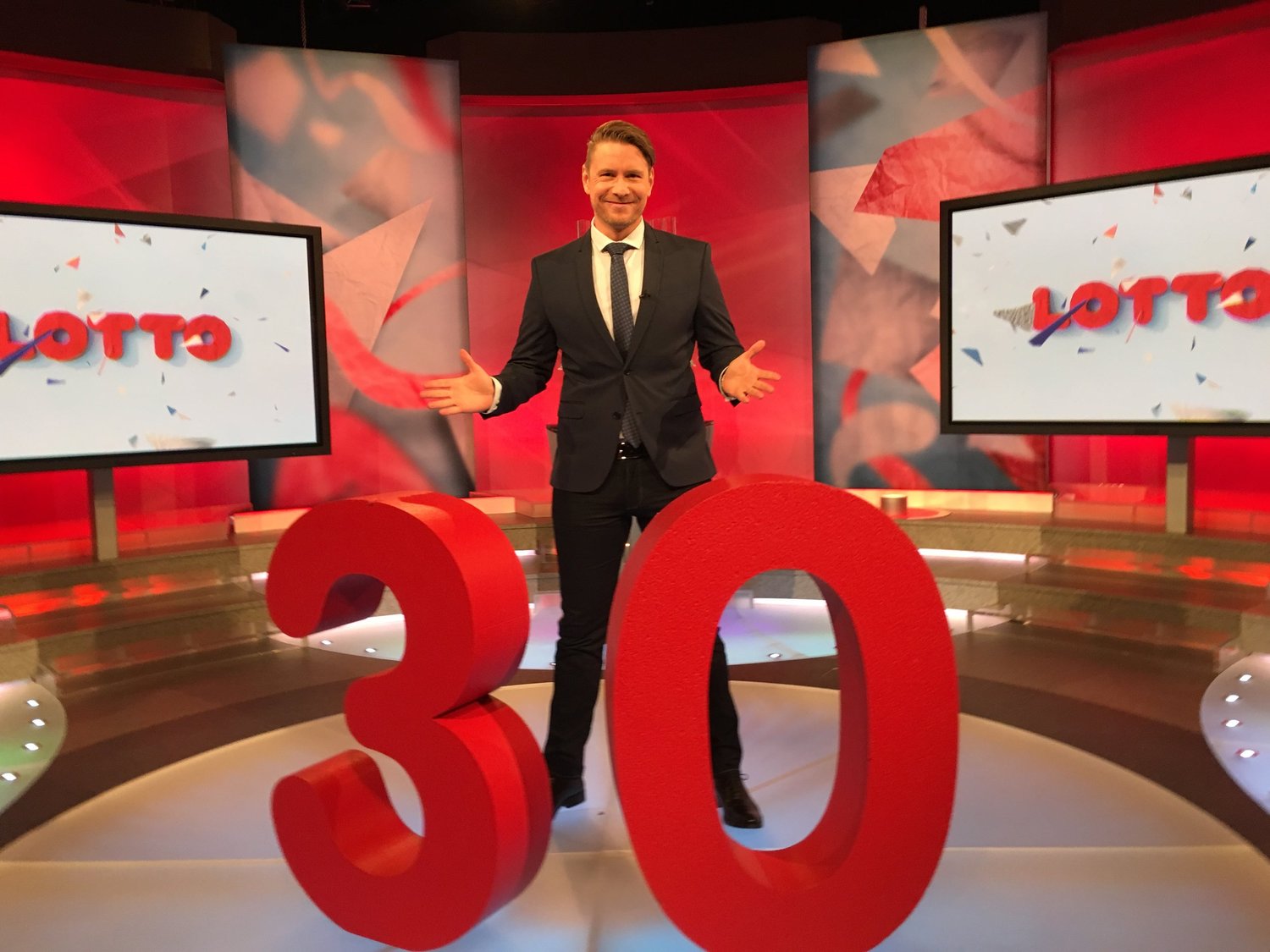 Reidar Buskenes i Lotto-studioet på NRK