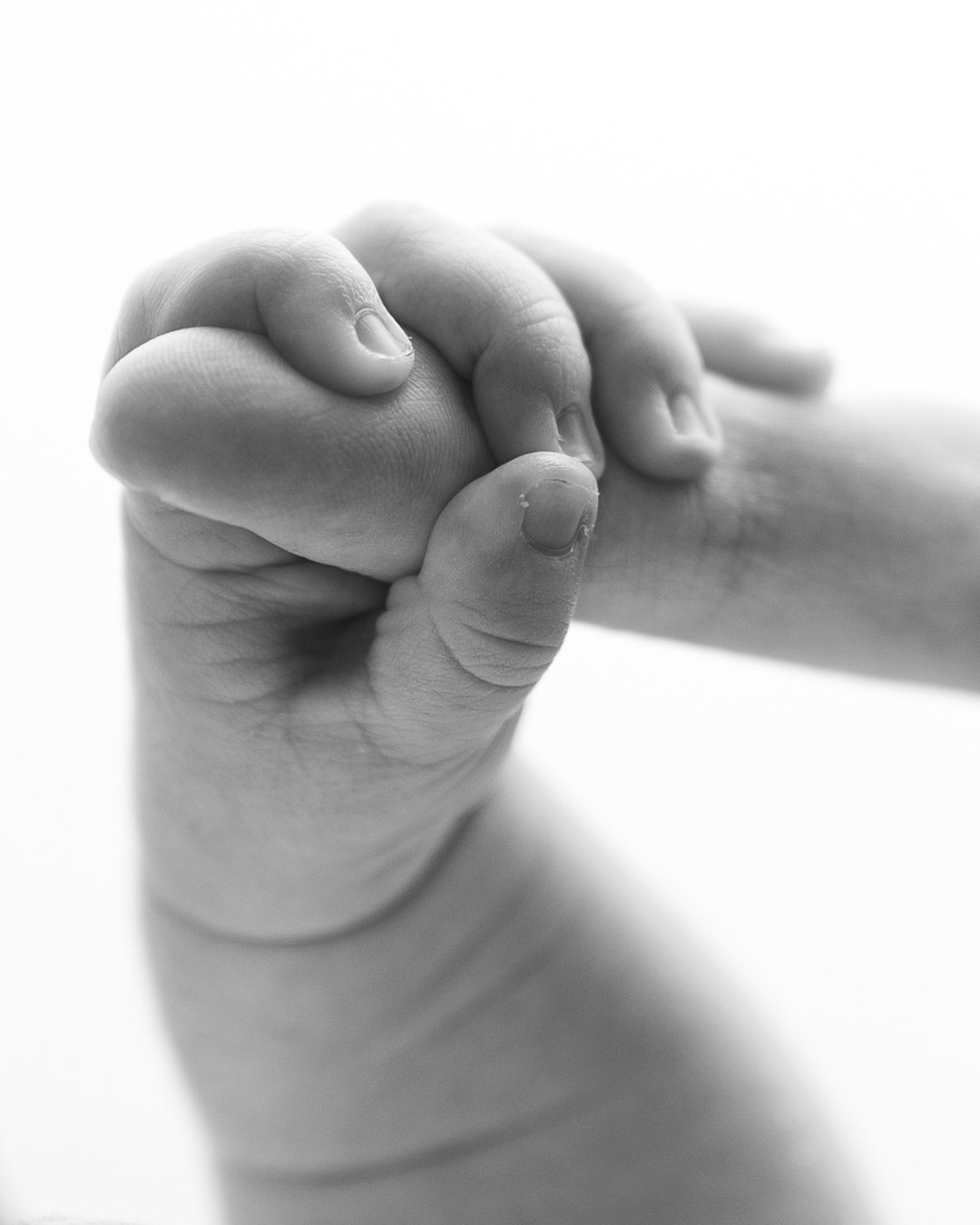baby finger during a newborn in home photoshoot in worcester
