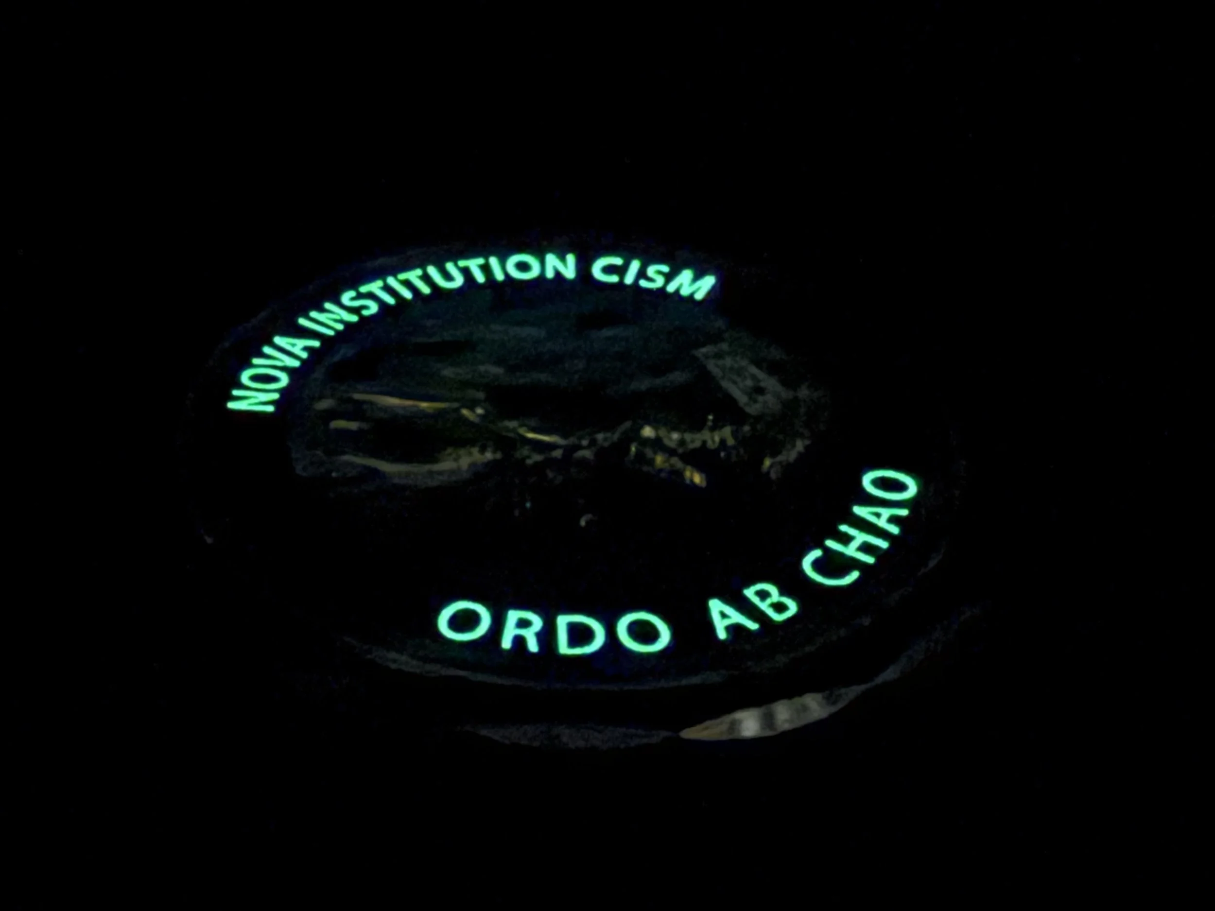 Glow Enamel, Nova Inst. CISM, Corrections