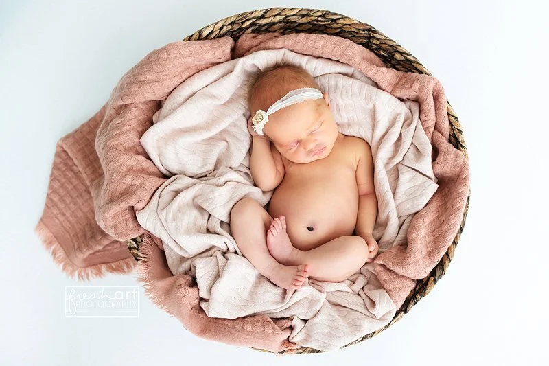 newbornphotographyinstlouis.jpg