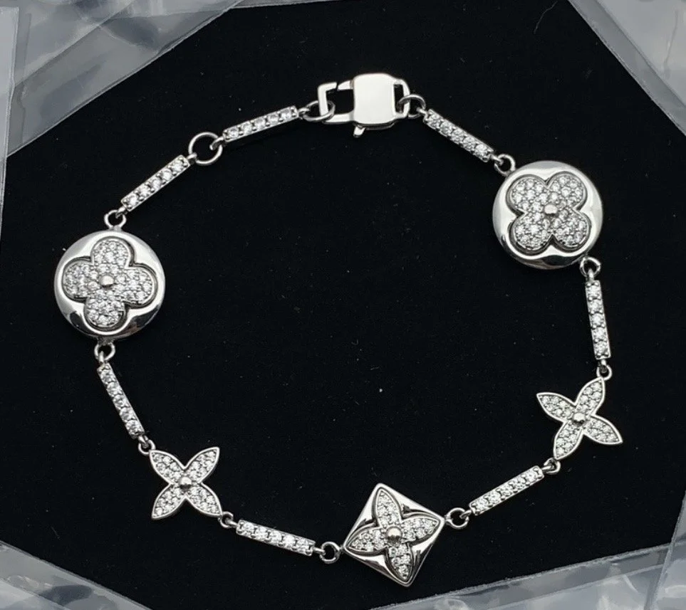 Alma's Dazzling Floral Bracelet