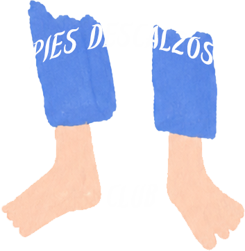 Dibujo de dos pies con calcetines azules y piernas desnudas, con el texto 'Pies Descalzos Club' alrededor.