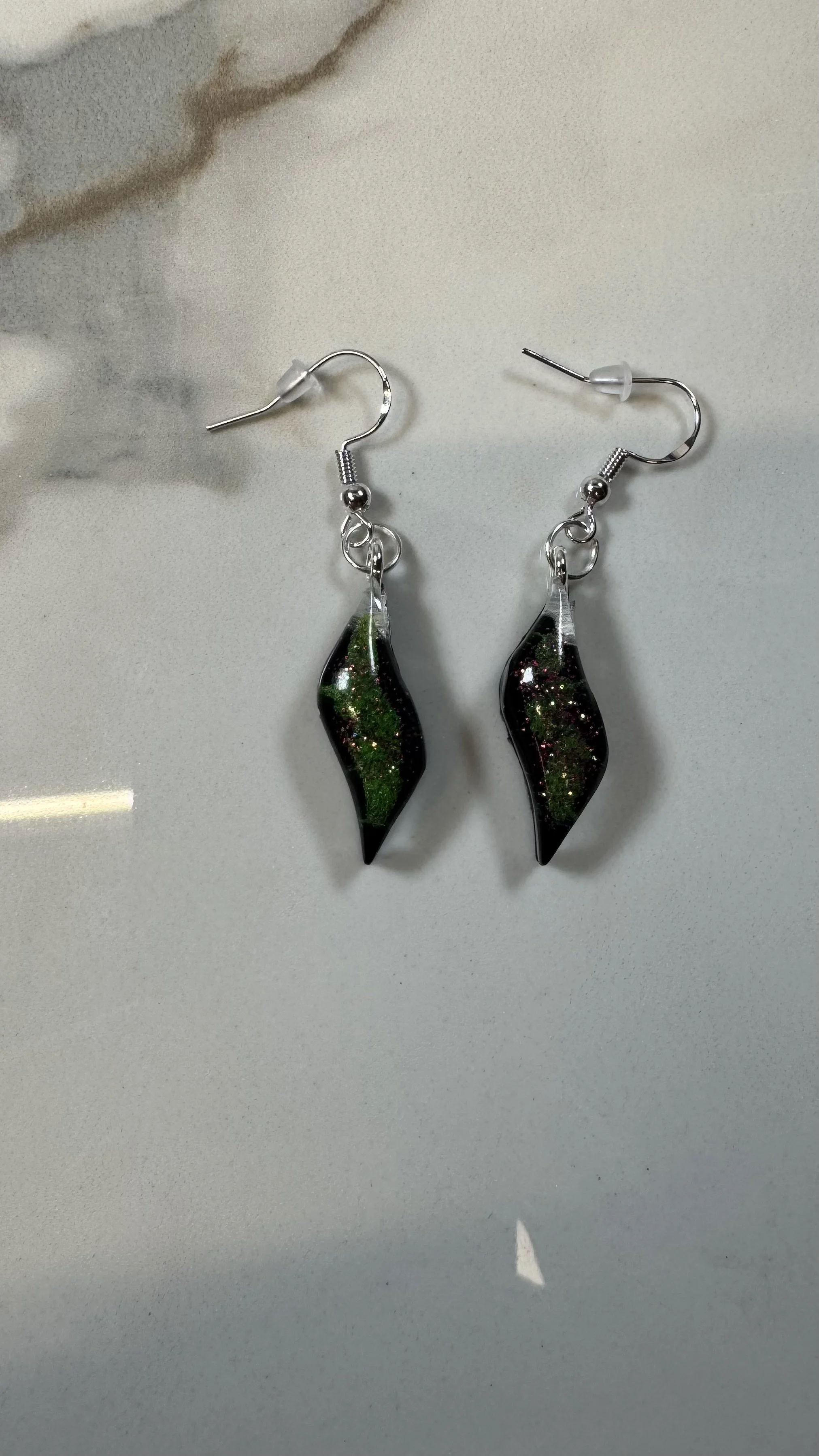 Black Resin Glitter Curve Earrings #21