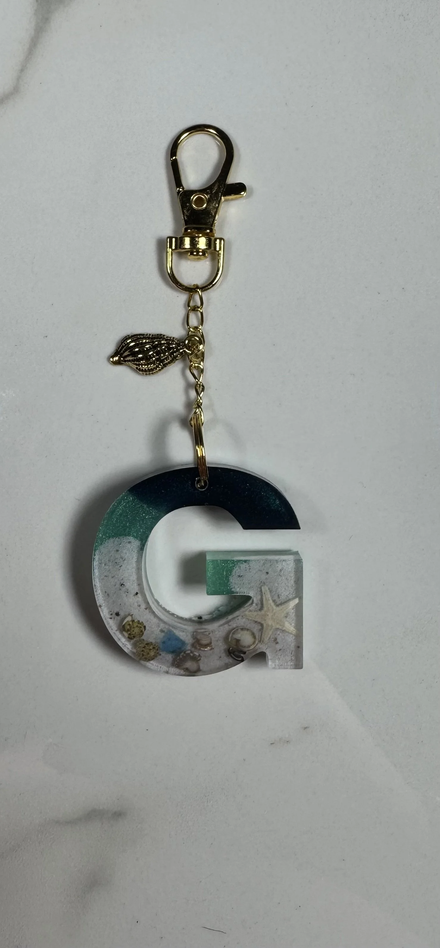 Ocean-Themed Resin Letter 'G' Keychain with Gold Seashell Charm #262