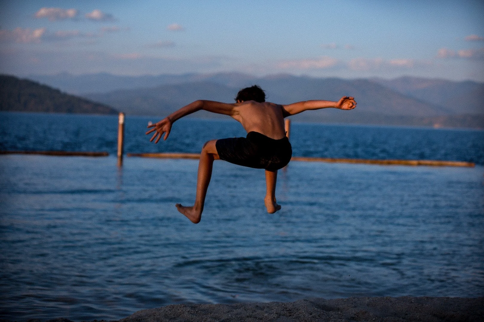  Lake pend oreille- documentary family photography session at the beach in Sandpoint, Idaho