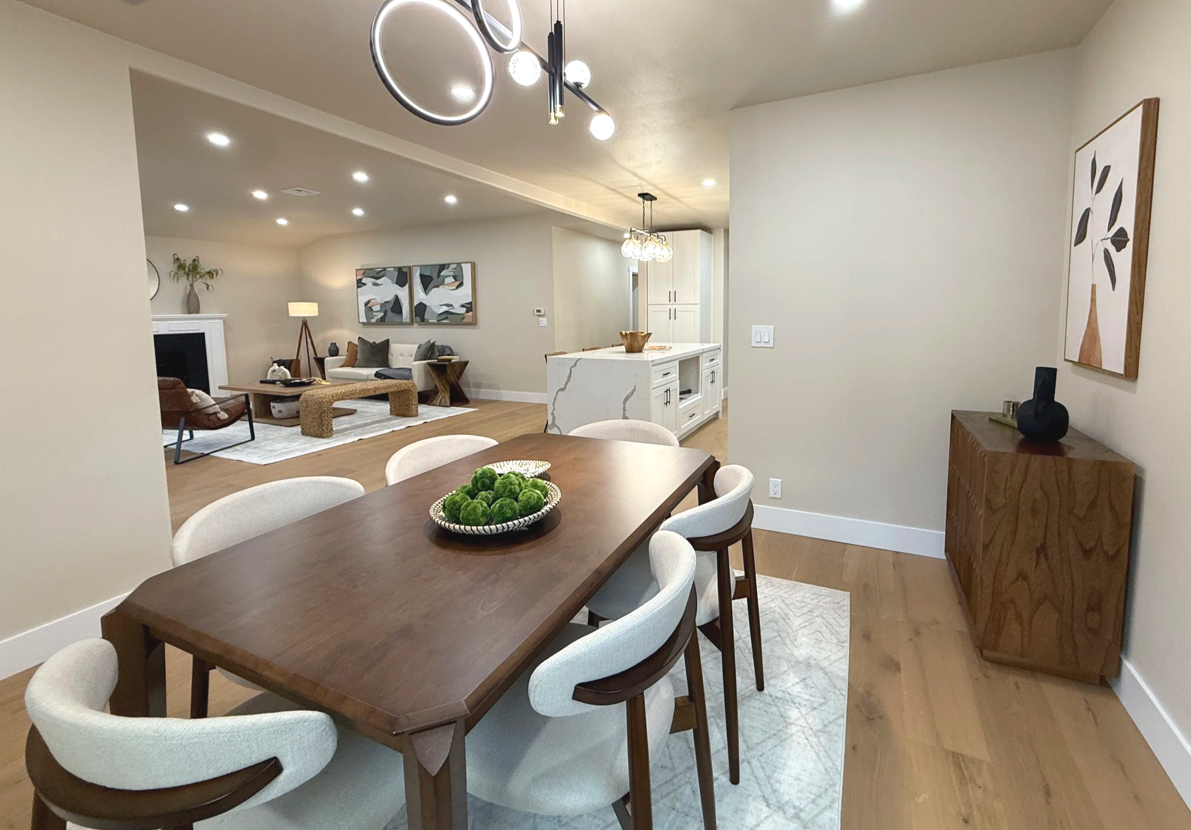 3306+Jordan+Great+Rm+Dining+View+-+Artisan+Staging.png