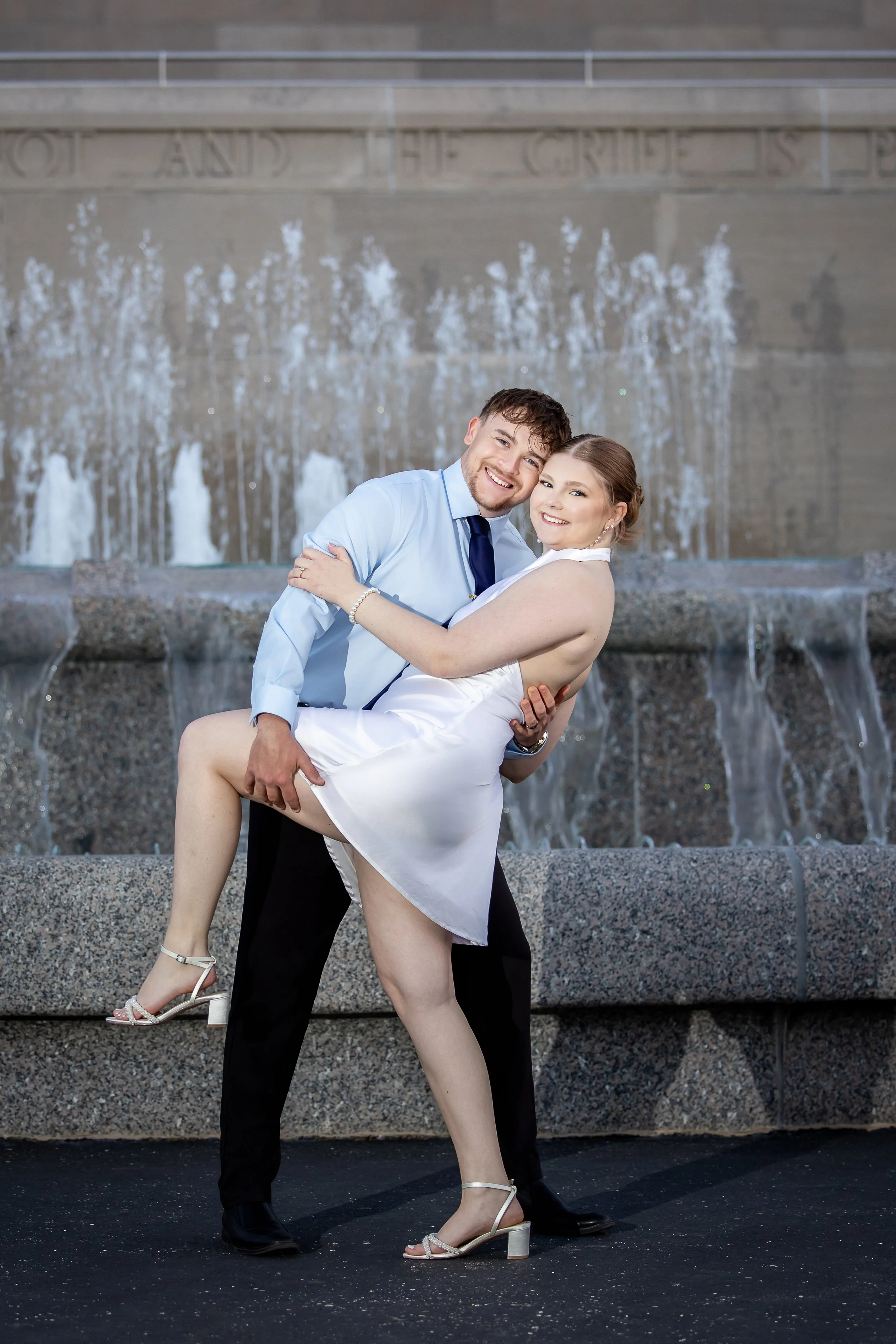Engagement photography at the WW1 Museum, Liberty Memorial