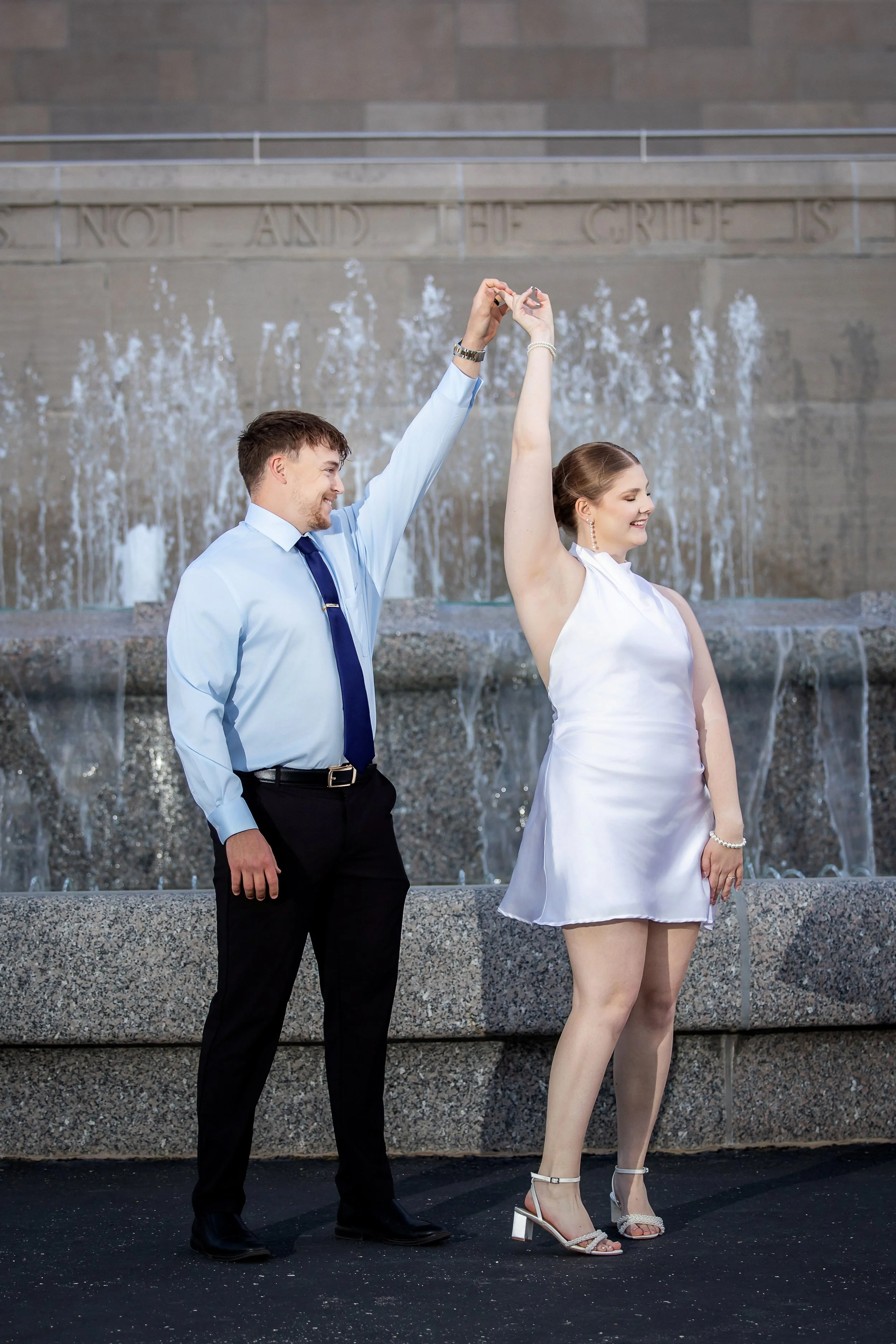 Engagement photography at the WW1 Museum, Liberty Memorial