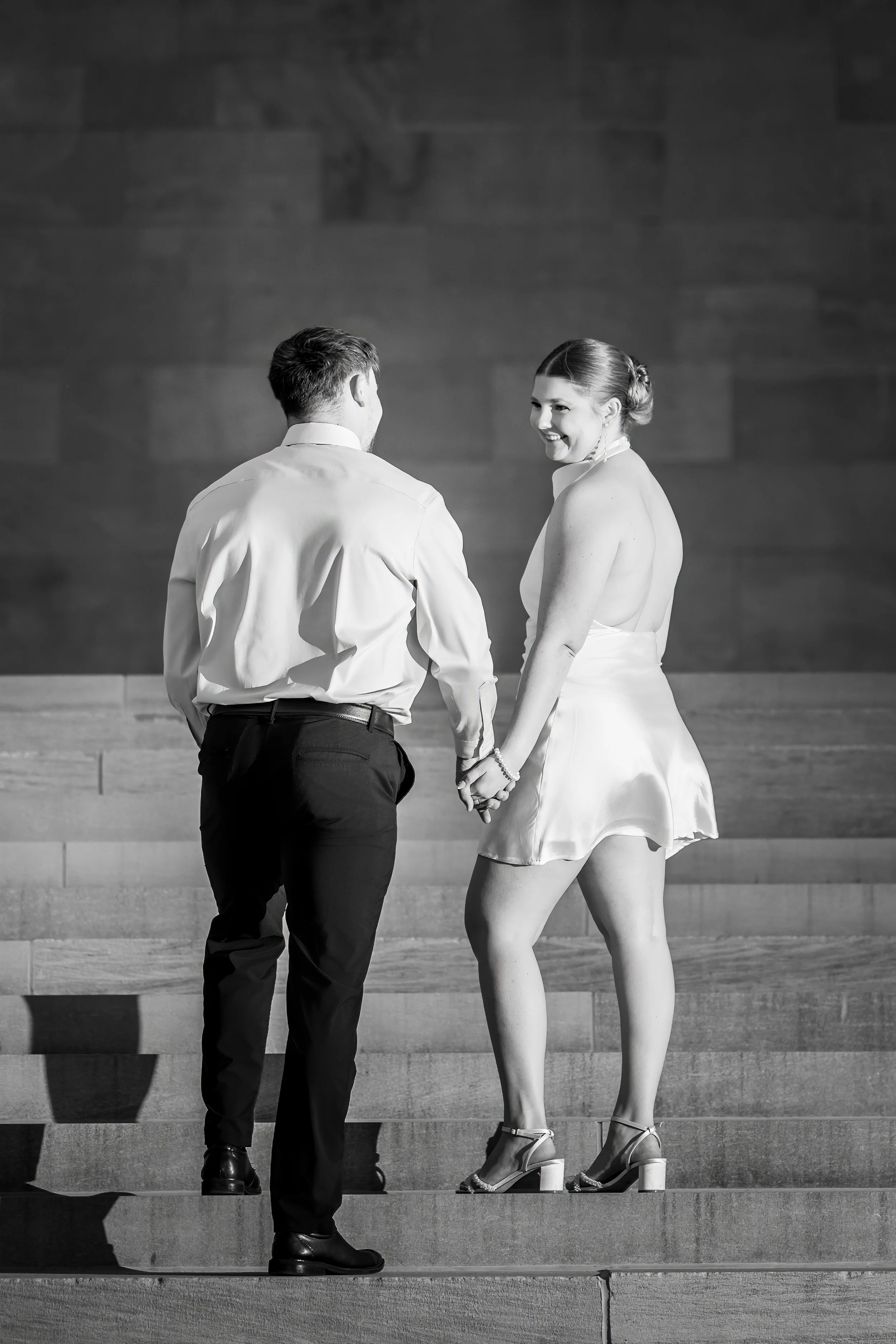 Engagement photography at the WW1 Museum, Liberty Memorial