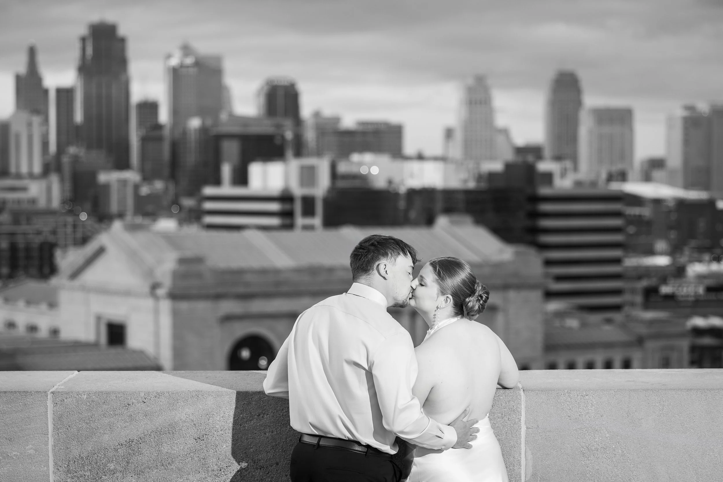 Engagement photography at the WW1 Museum, Liberty Memorial, at sunset