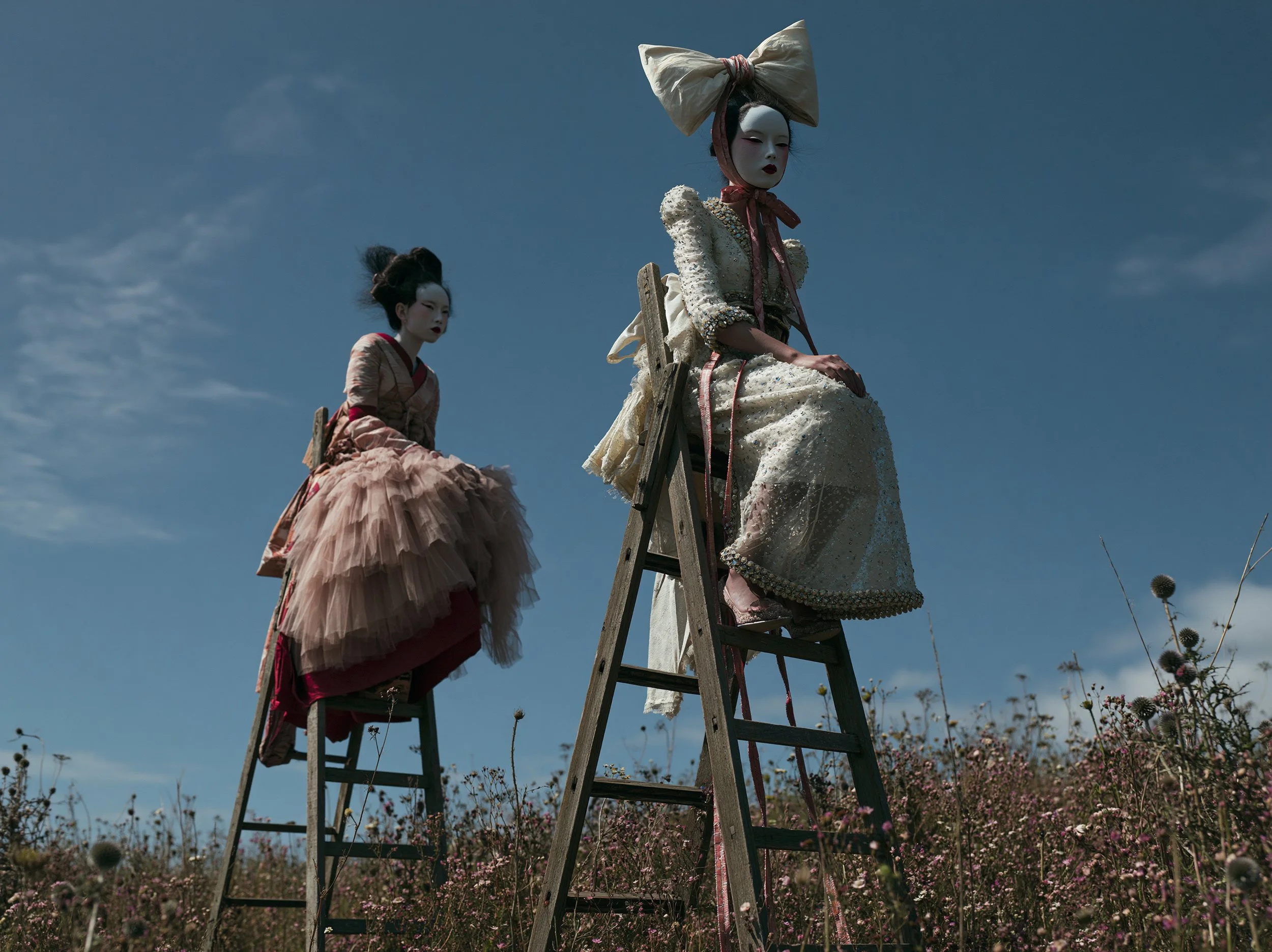 cbcine_surreal_high_fashion_editorial_Tim_Walker_inspired_two_62411714-0bad-4b0f-91bf-546ed7155a39_3 copy.jpg
