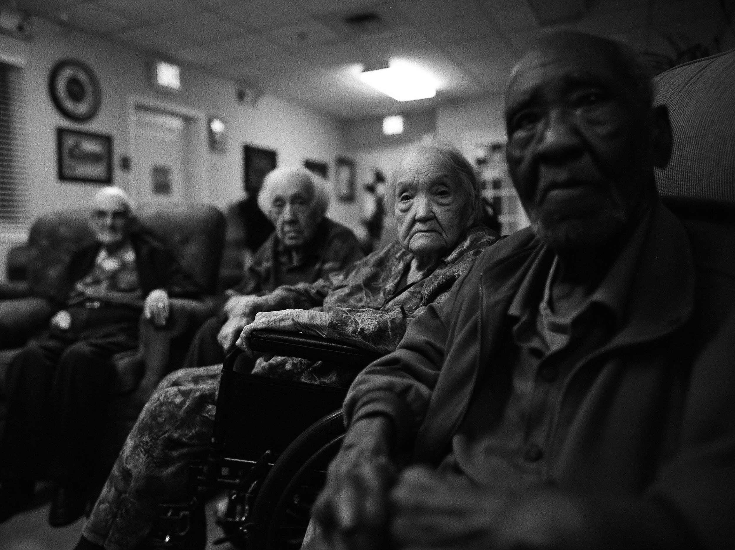 cbcine_Black_and_white_full_body_portrait_in_a_retirement_hom_c64b0400-d21a-4195-91d7-2f877c1a38c8_1.png
