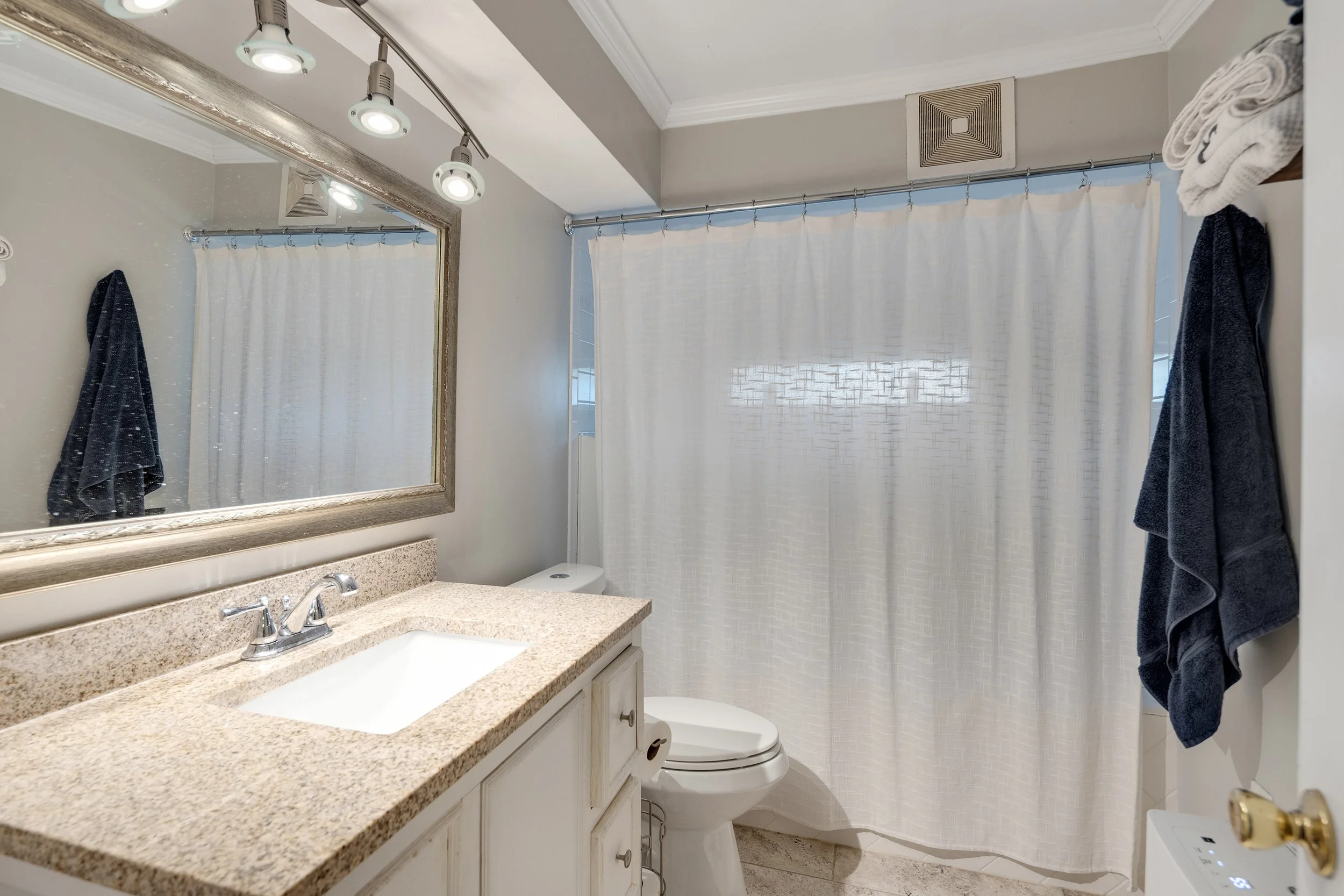 029-555 S Holmes St-MLS Version.jpg