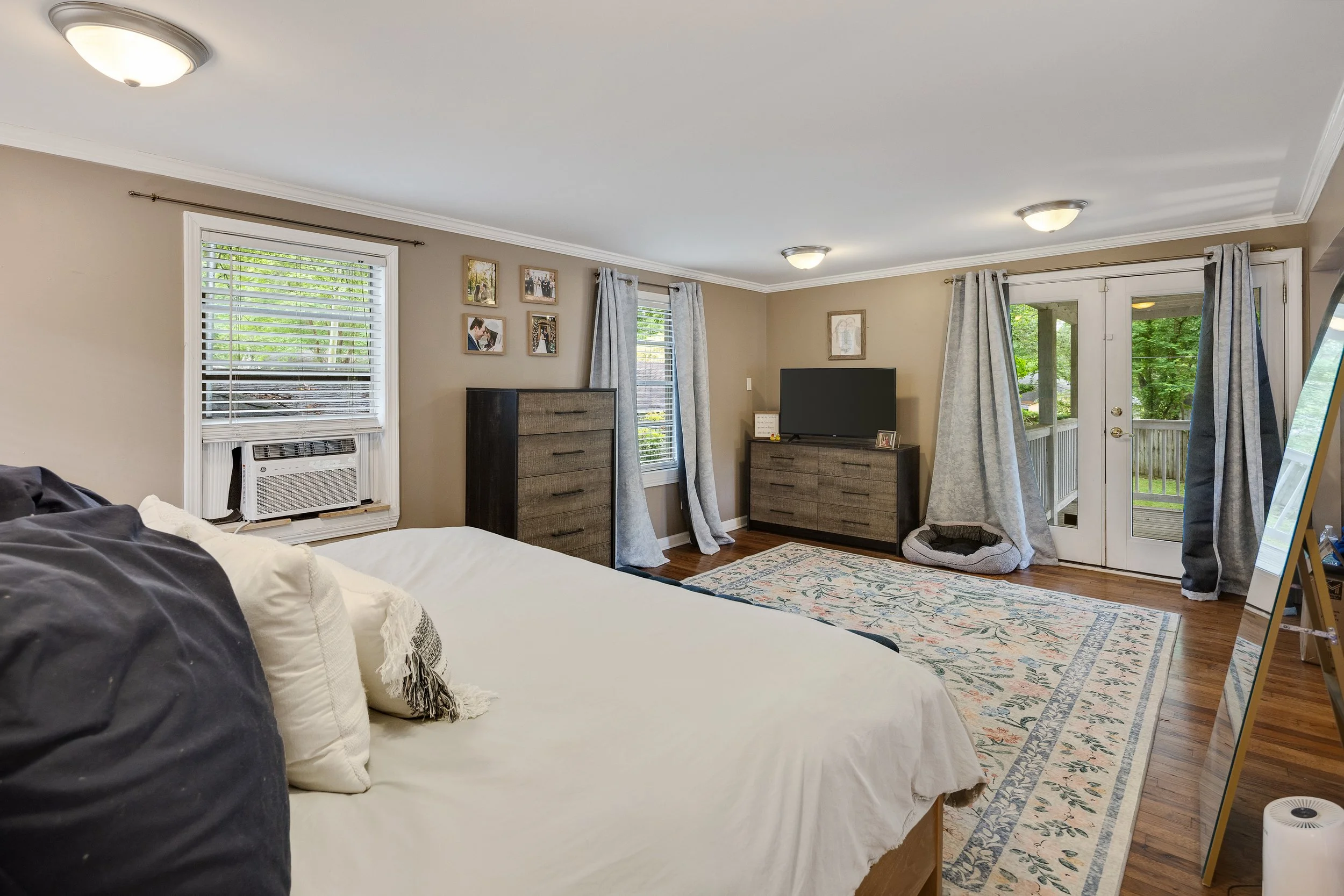 028-555 S Holmes St-MLS Version.jpg