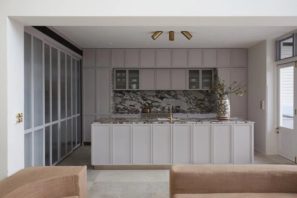 Paddington Pool Terrace by Luigi Rosselli Architects. Photography by Prue Ruscoe. Joinery by David Reddy Furniture. Published in Vogue Australia 6 September 2022.
