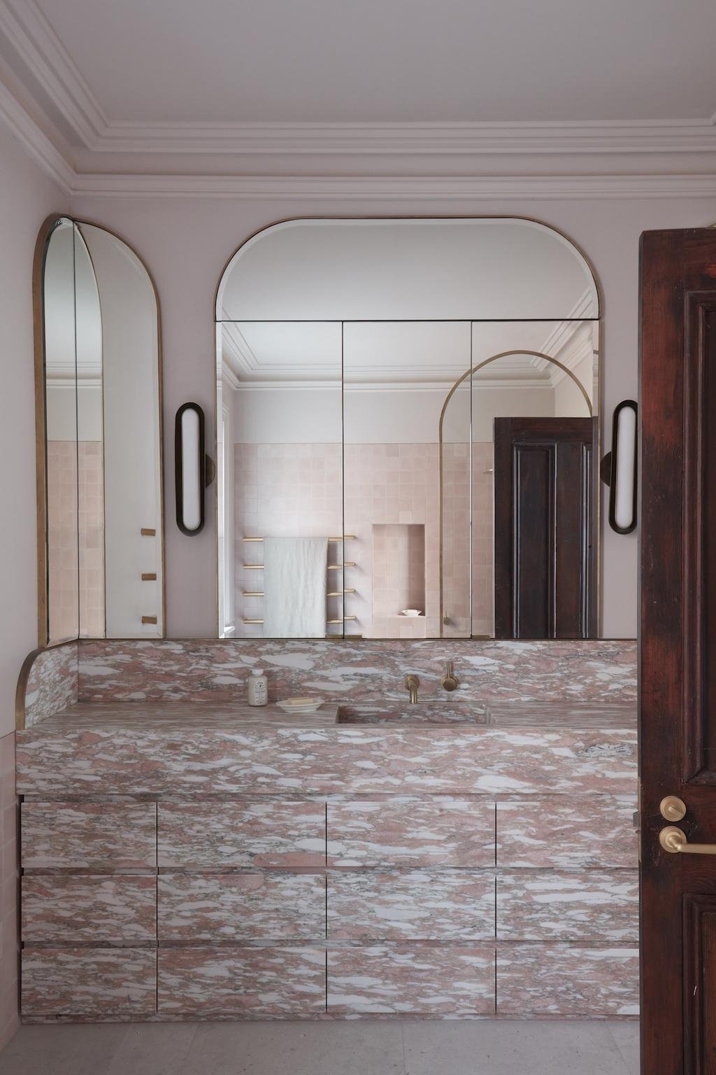Paddington Pool Terrace by Luigi Rosselli Architects. Photography by Prue Ruscoe. Joinery by David Reddy Furniture. Published in Vogue Australia 6 September 2022.
