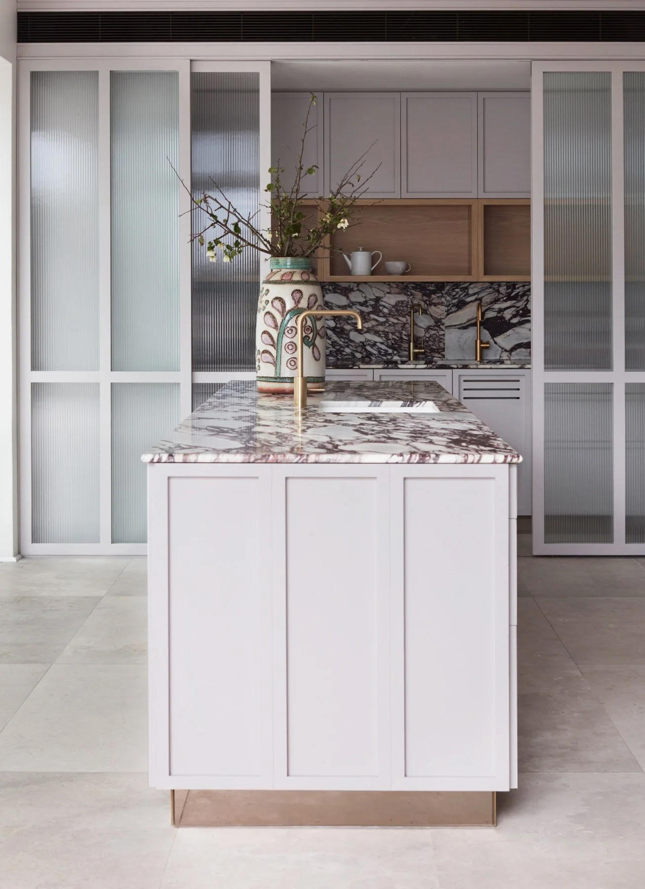 Paddington Pool Terrace by Luigi Rosselli Architects. Photography by Prue Ruscoe. Joinery by David Reddy Furniture. Published in Vogue Australia 6 September 2022.
