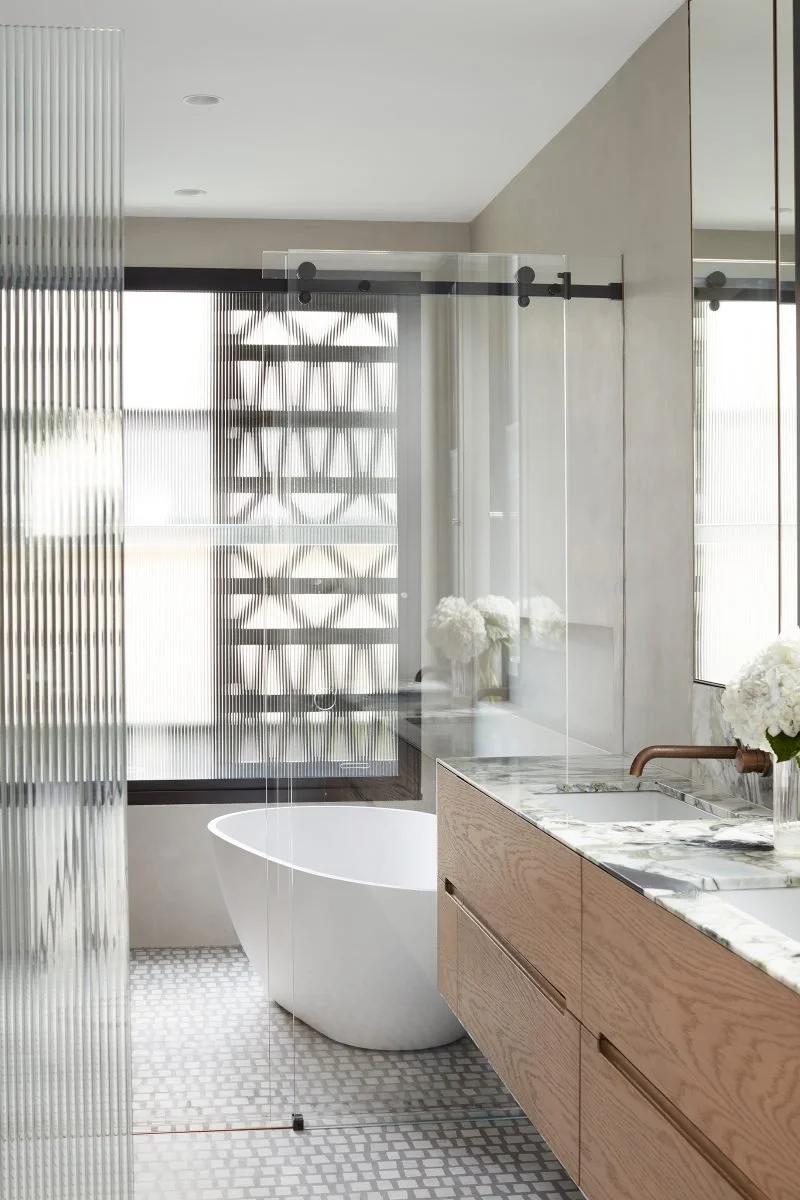 Above Board Living by Luigi Rosselli Architects. Photography by
Prue Ruscoe. Joinery by David Reddy Furniture. Published in The Local Project 13 July 2021.