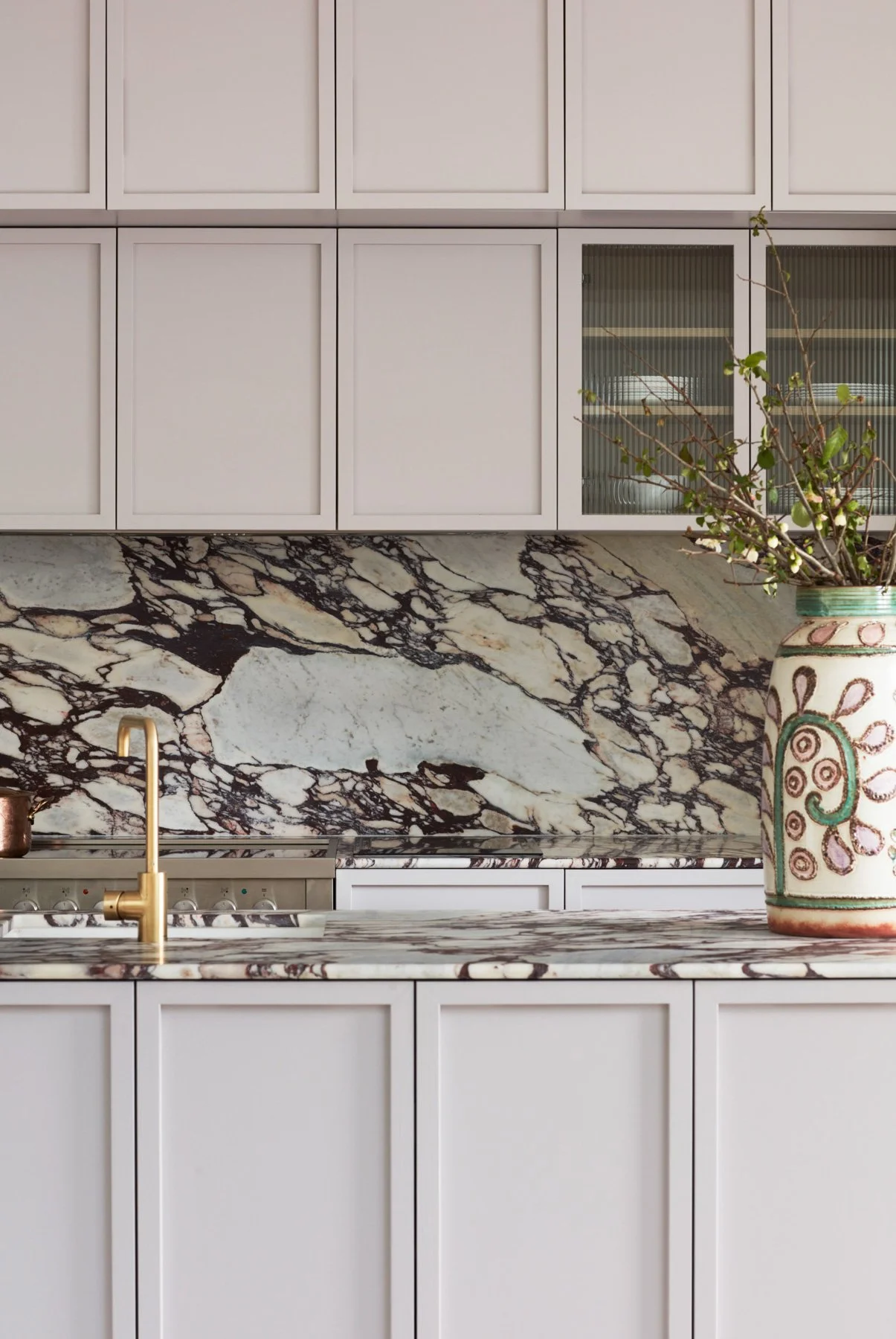 Paddington Pool Terrace by Luigi Rosselli Architects. Photography by Prue Ruscoe. Joinery by David Reddy Furniture. Published in Vogue Australia 6 September 2022.