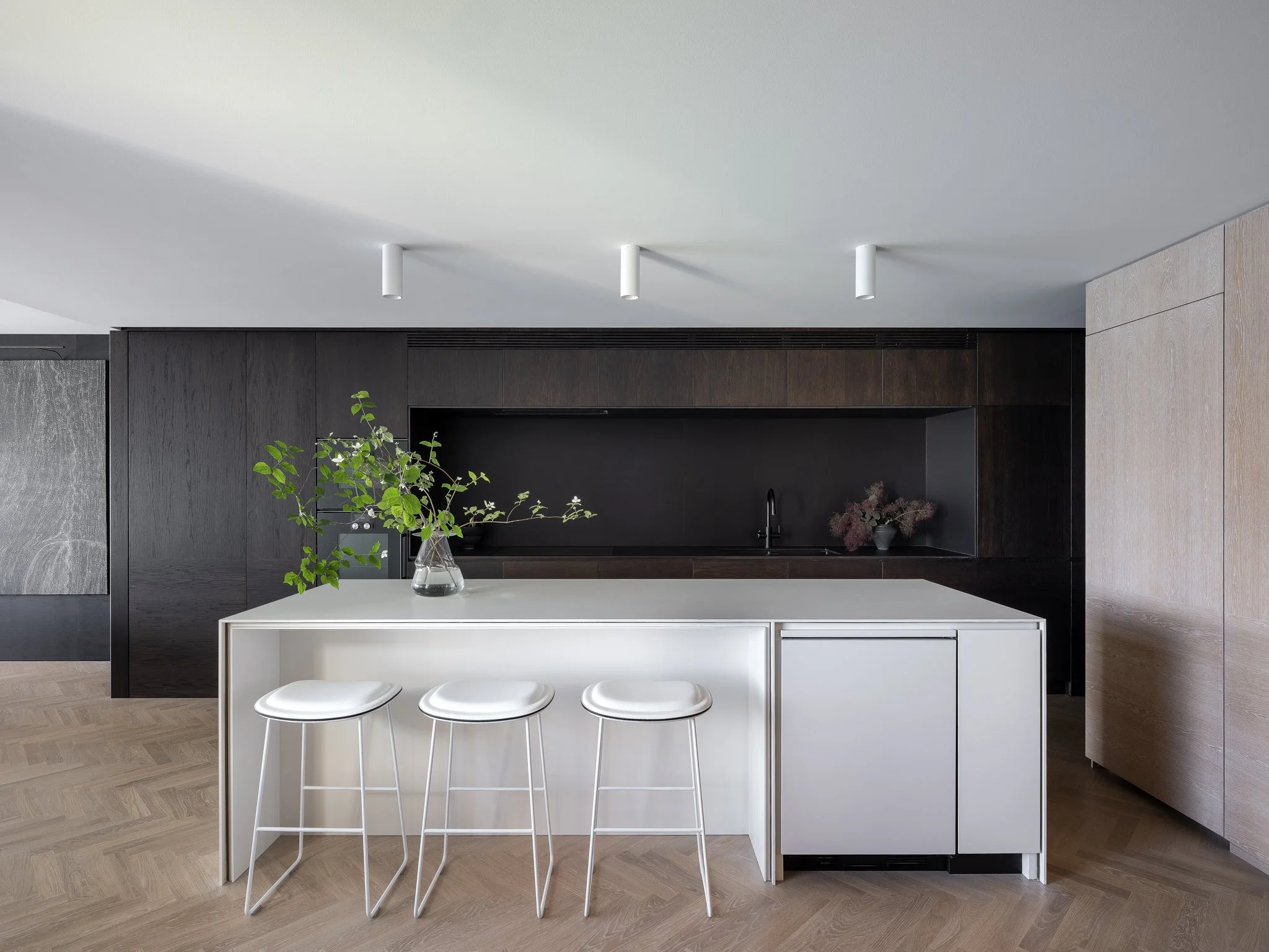 Aria Apartment by Julia English Architects and McGregor Westlake. Photography by Tom Ferguson. Joinery by David Reddy Furniture. Published in The Local Project 17 February 2021.