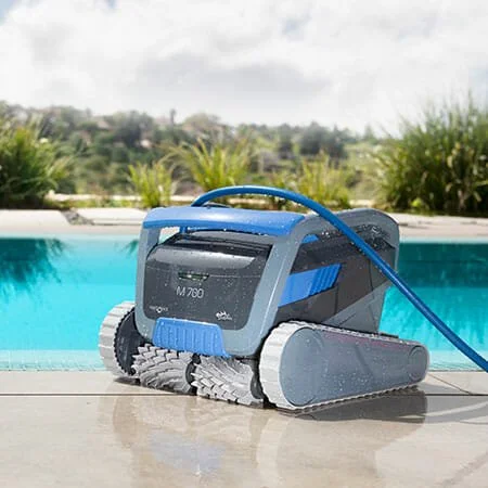 M-700-poolside_web.jpg