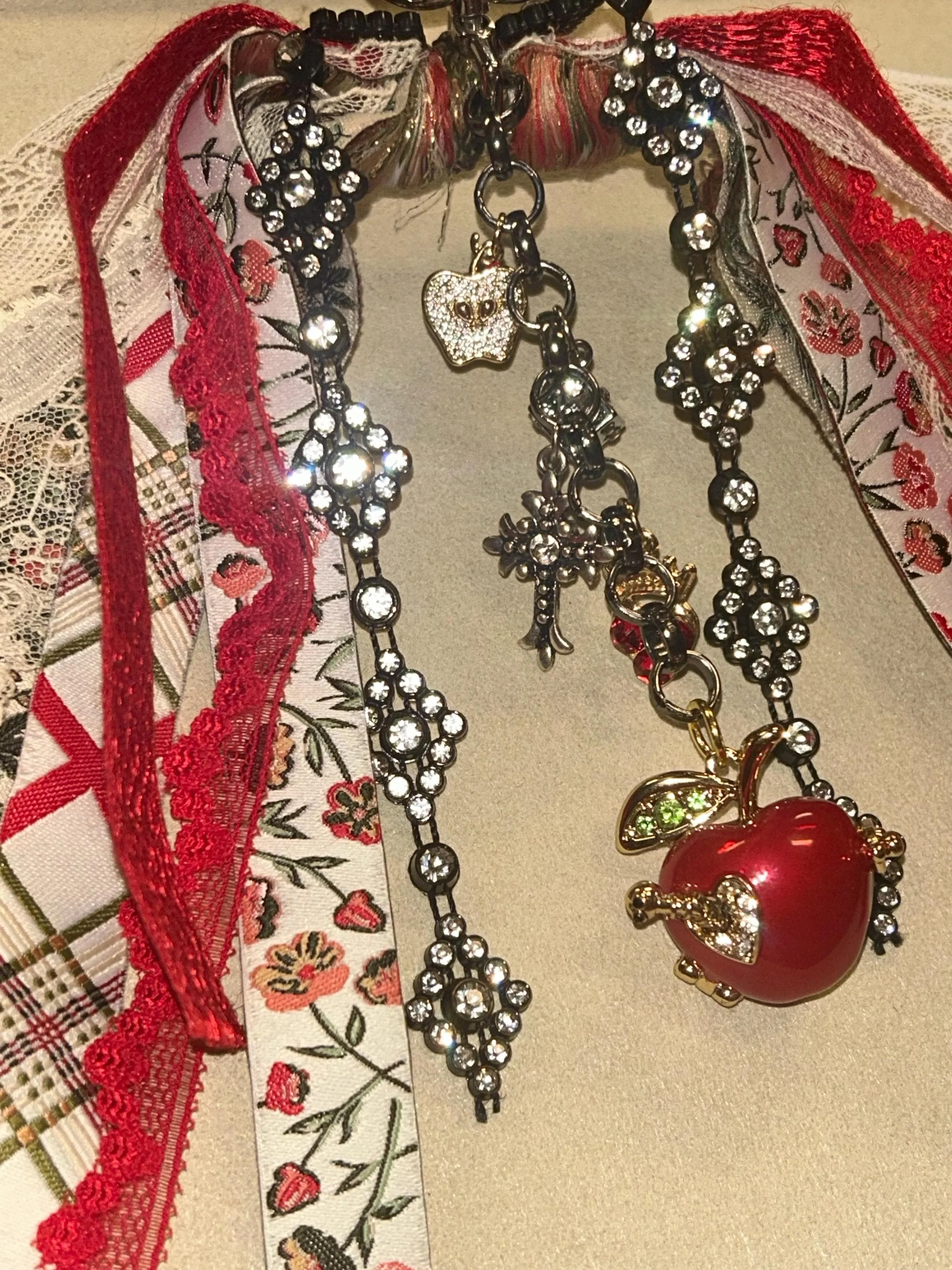https://i.etsystatic.com/7620283/r/il/447d48/8406167494/il_fullxfull.8406167494_tifn.jpg