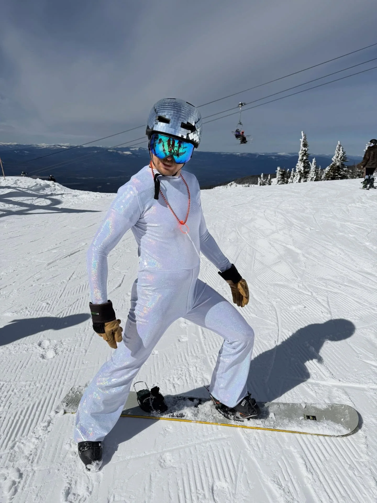 HOMEMADE SPEEDSUIT for the best day of the year, 666. This was SUCH a fun project, a custom fit speedsuit with bellbottoms?? What more could you want?! @jmiddleton6754 was out there shredding for the day. Seriously such a fun custom project, with thr