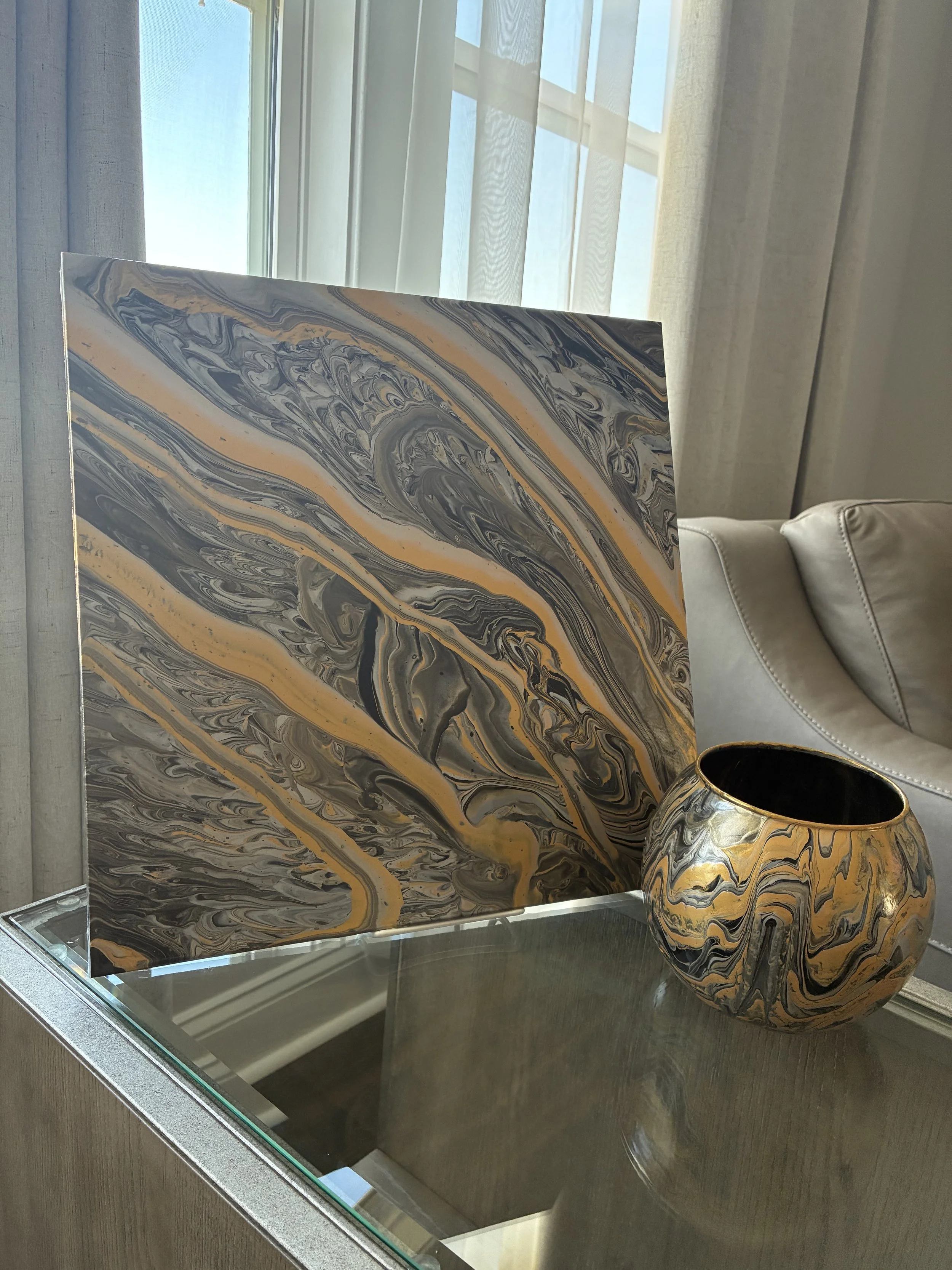Shadow Current & Golden Current

Flowing layers of black, charcoal, and gold create a dramatic expression of movement, depth, and modern luxury.