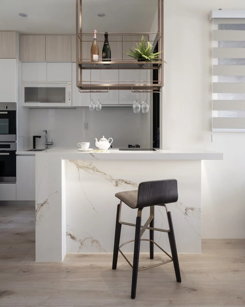 Modern Kitchen Countertops NX-807    Golden Serenity