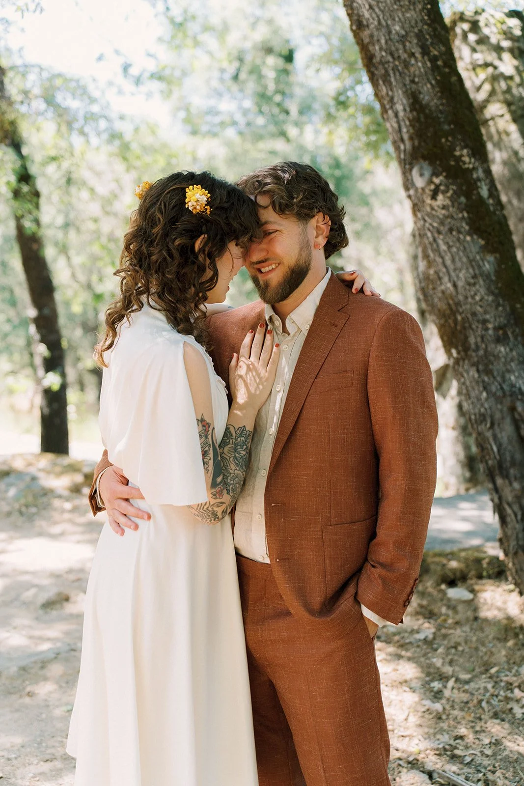 Laurie’s customers, Fernando and Kate embracing by the lake on their wedding day.