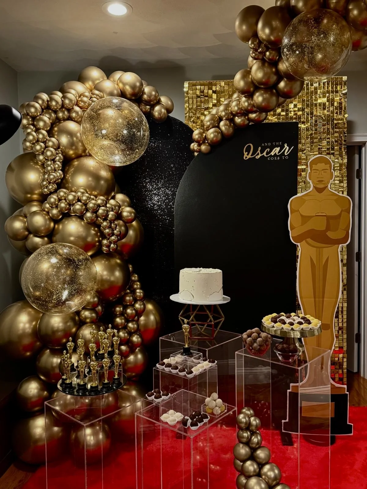 Elegant Oscar Night decor with gold Sempertex balloons, styled dessert table, and award-inspired details in Boston.