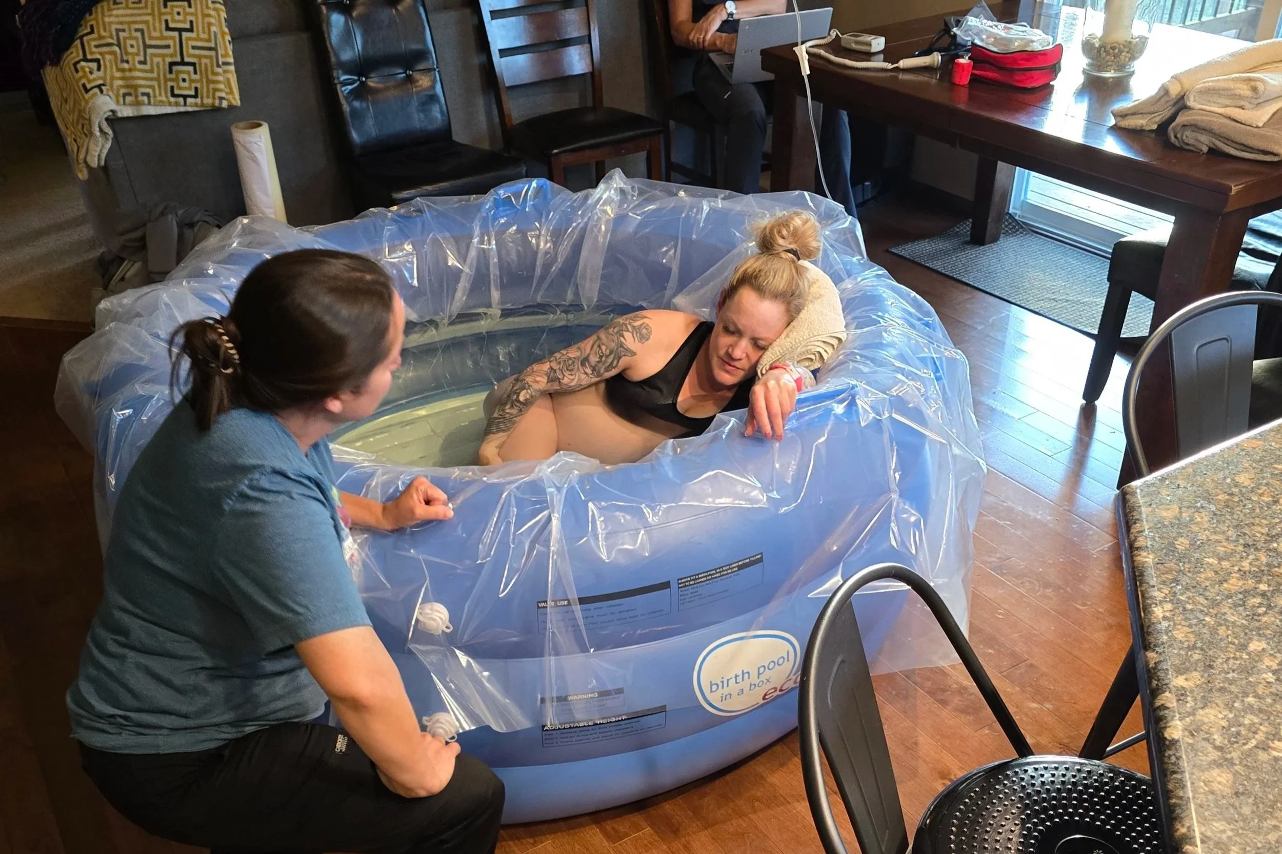 doula supporting mother in minneapolis