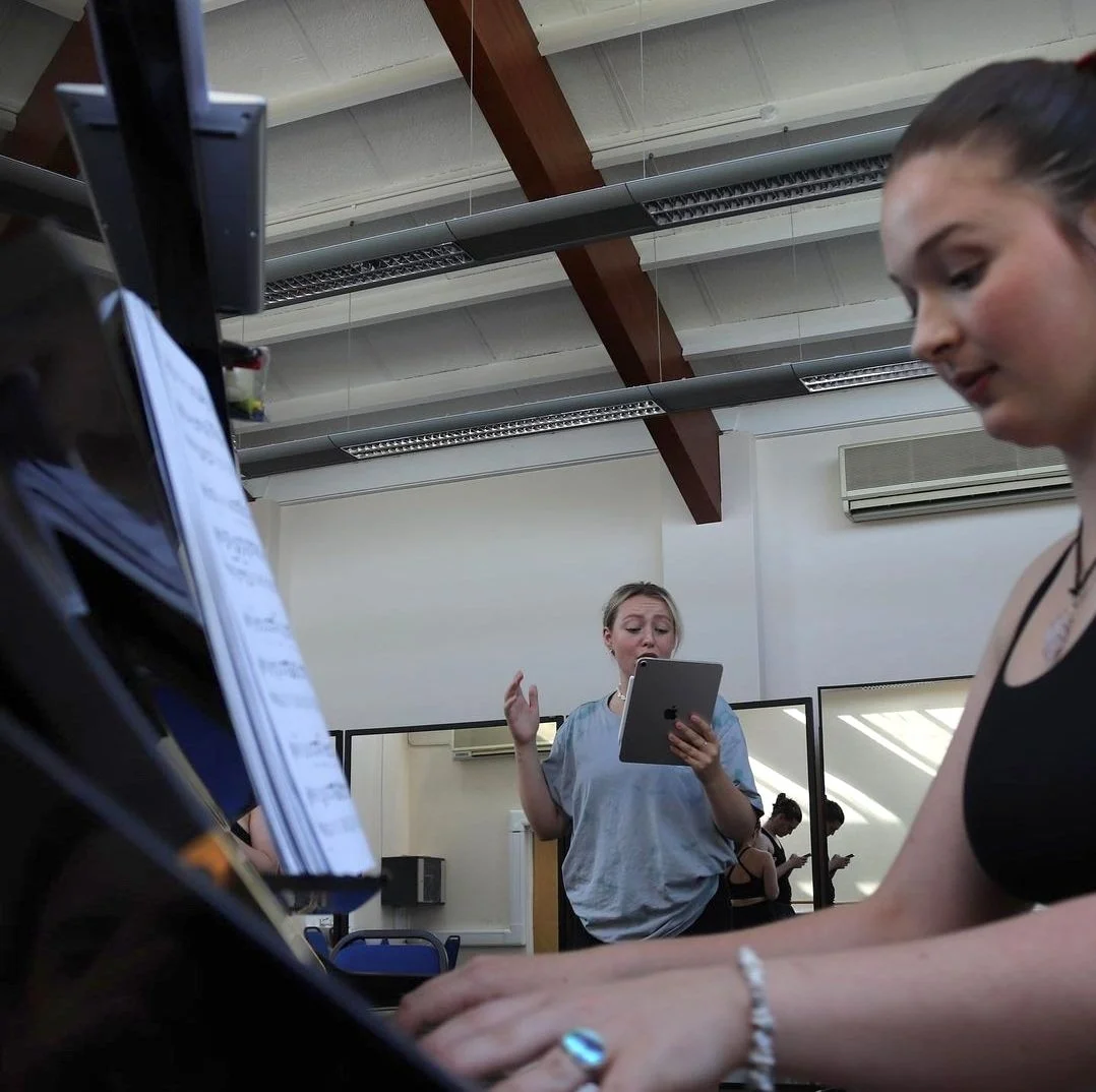 Jessica Fosker playing piano accompaniment