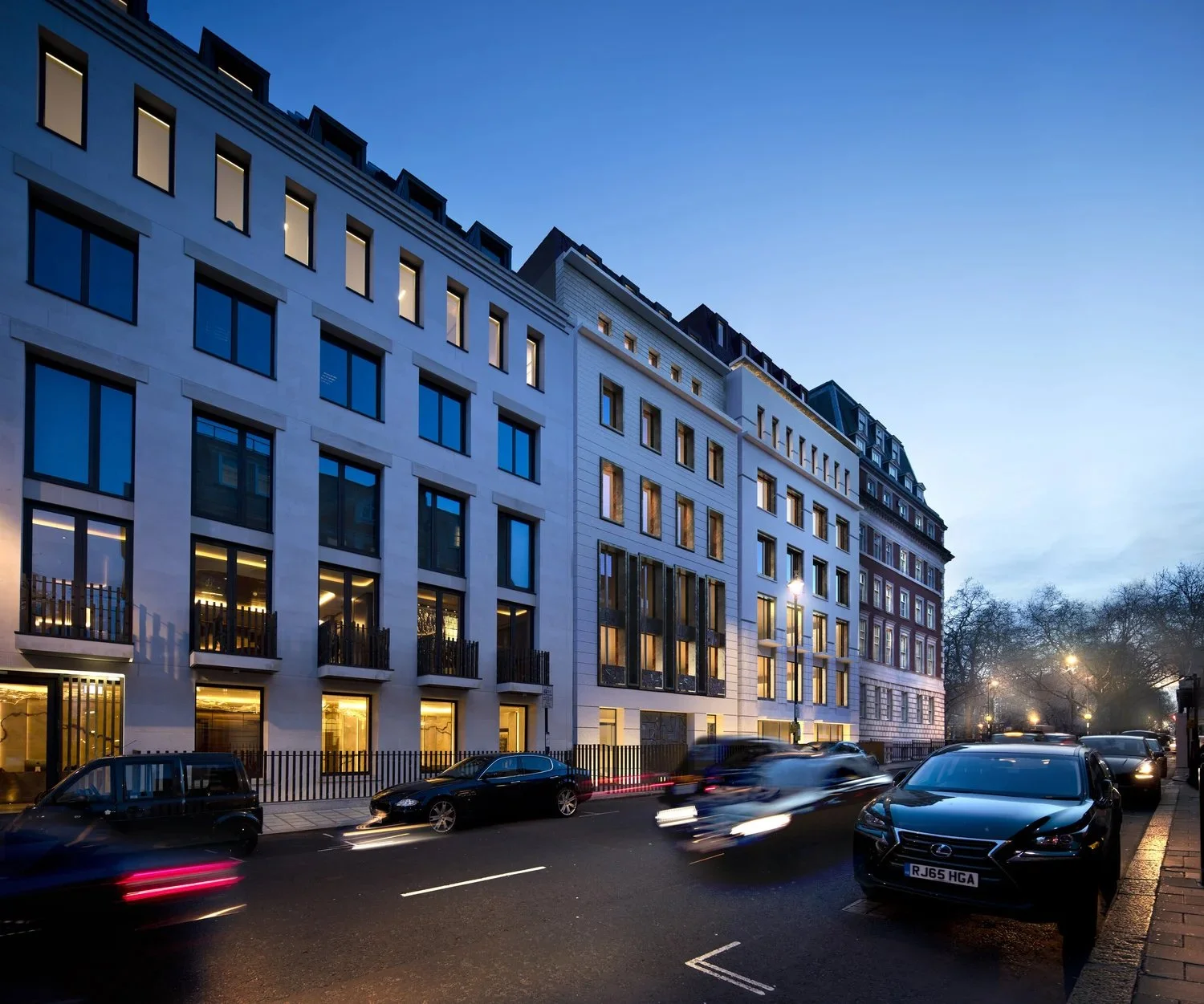 CV1701_PP_Brook-Street_NightView_4.jpg