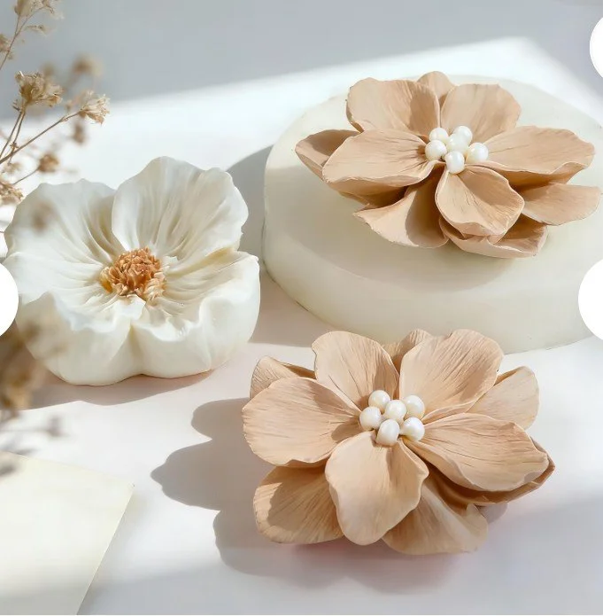 small flowers_wht_bge.jpg