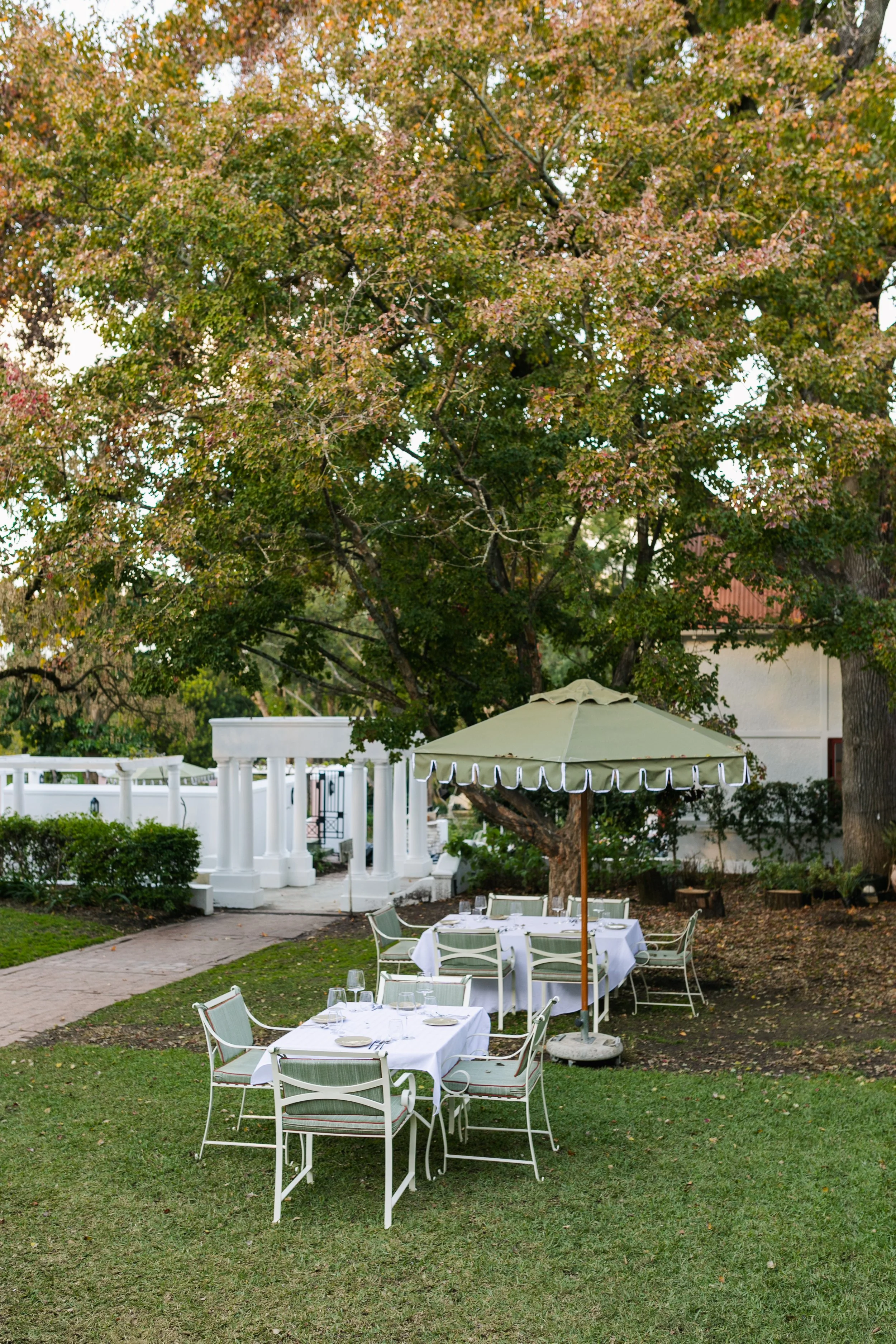 Al fresco dining in the historic gardens of Zomerlust Boutique Hotel, where luxury hospitality, Cape Winelands charm and over two centuries of heritage create unforgettable moments. Ideal for High tea
