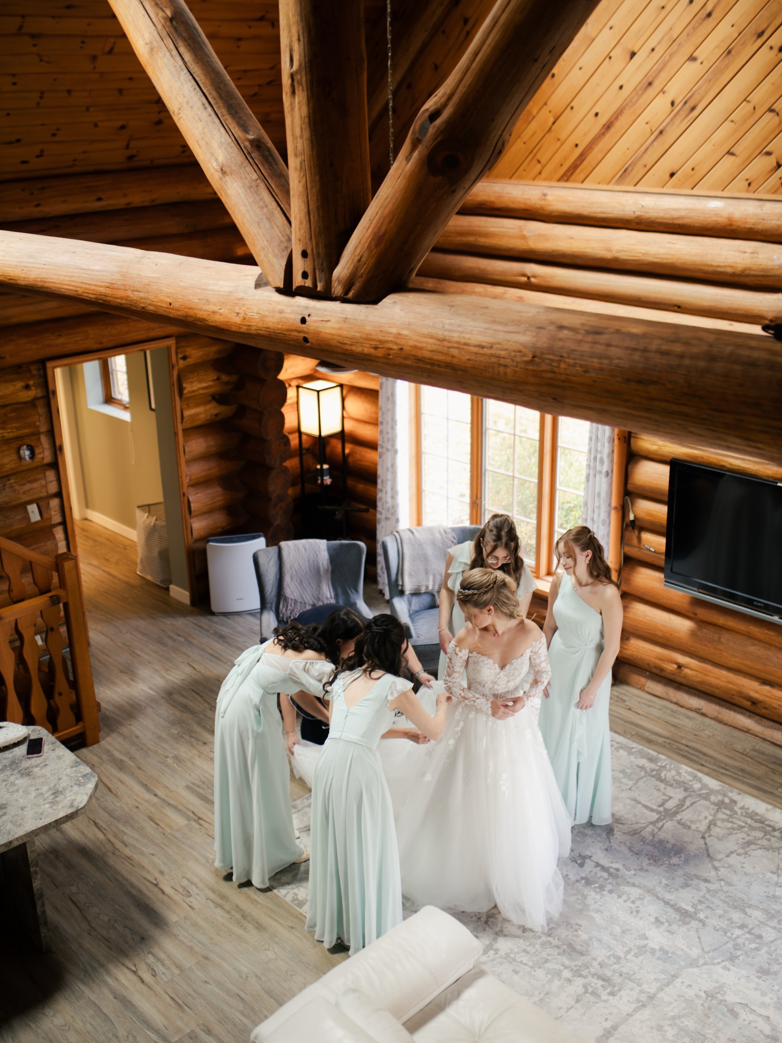 One year later and we&rsquo;re still impressed with our groomsmen poses 😉!

A very happy first wedding anniversary to our friends K &amp; S! You two were such a joy to be around and capture, may all the sparkles multiply in this next trip around the