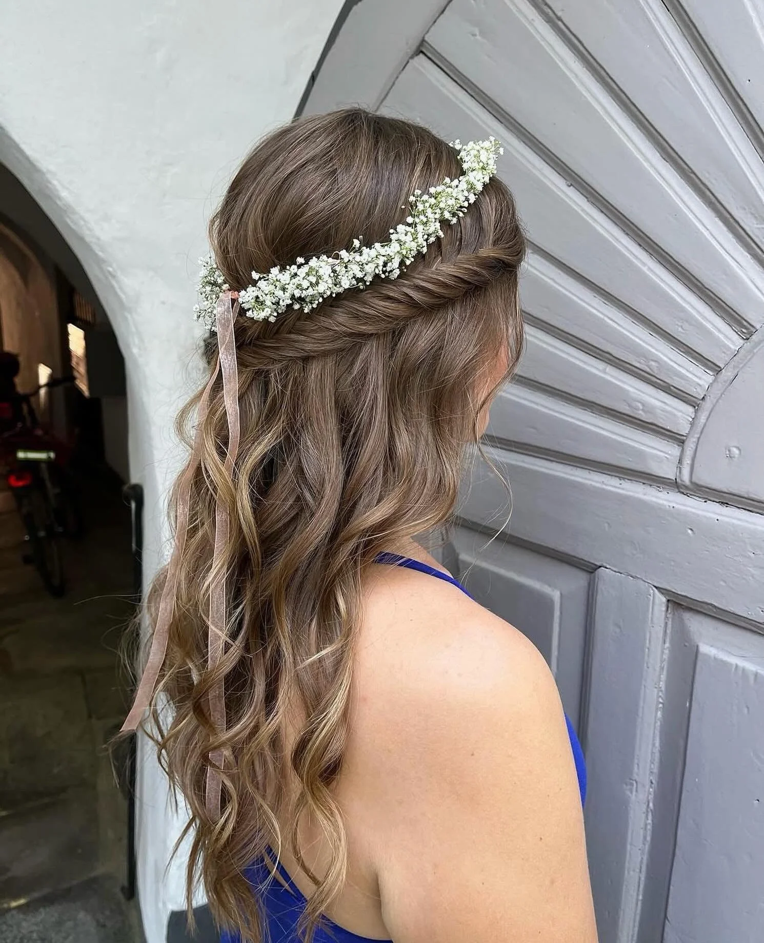 Die Hochzeitssaison ist offiziell er&ouml;ffnet! 💍✨ 
Wir freuen uns schon riesig auf all die wundersch&ouml;nen Br&auml;ute, die wir diesen Sommer begleiten d&uuml;rfen.

Aber nicht nur das: Unser Herz schl&auml;gt genauso f&uuml;r die Trauzeuginnen