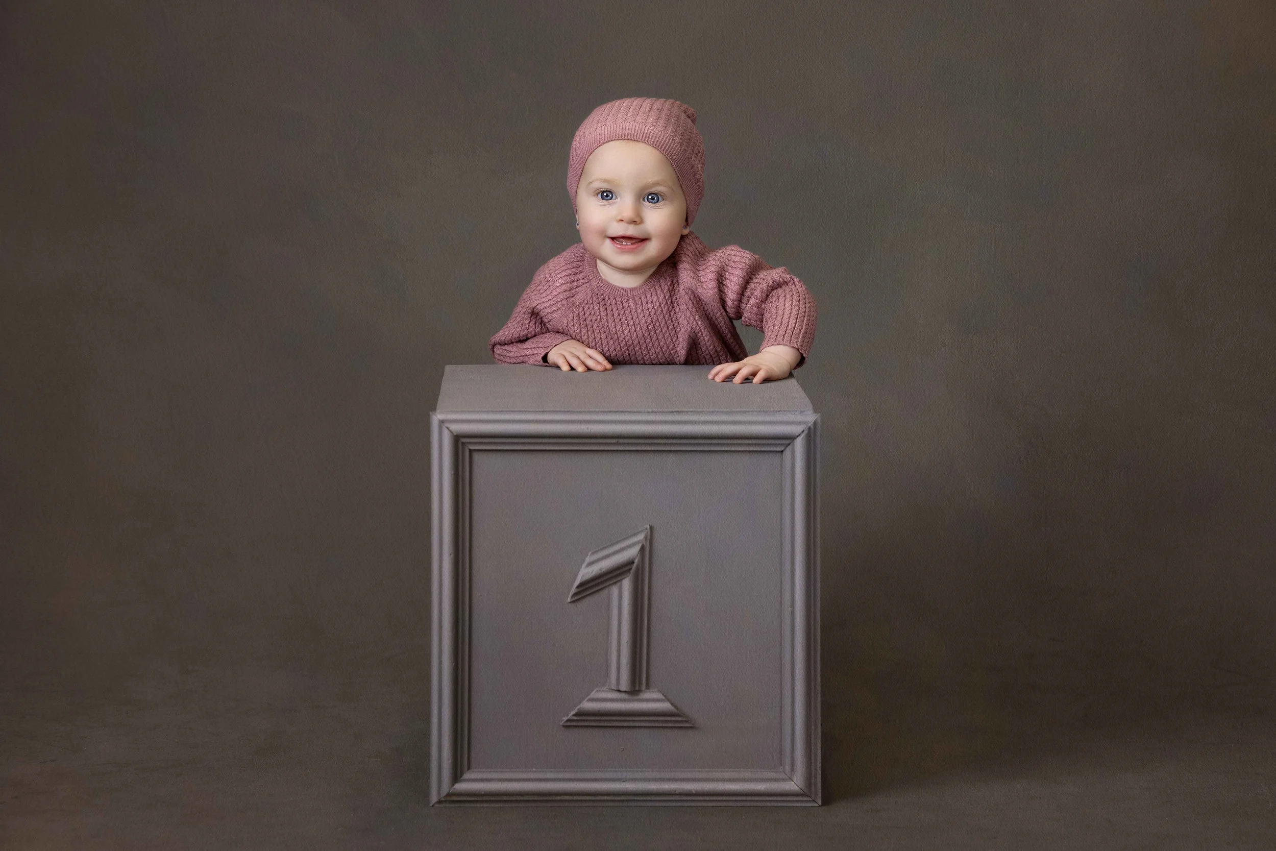 delly photography, Stamford Hill, Golders Green, London, newborn, children, upsherin, outdoor, studio