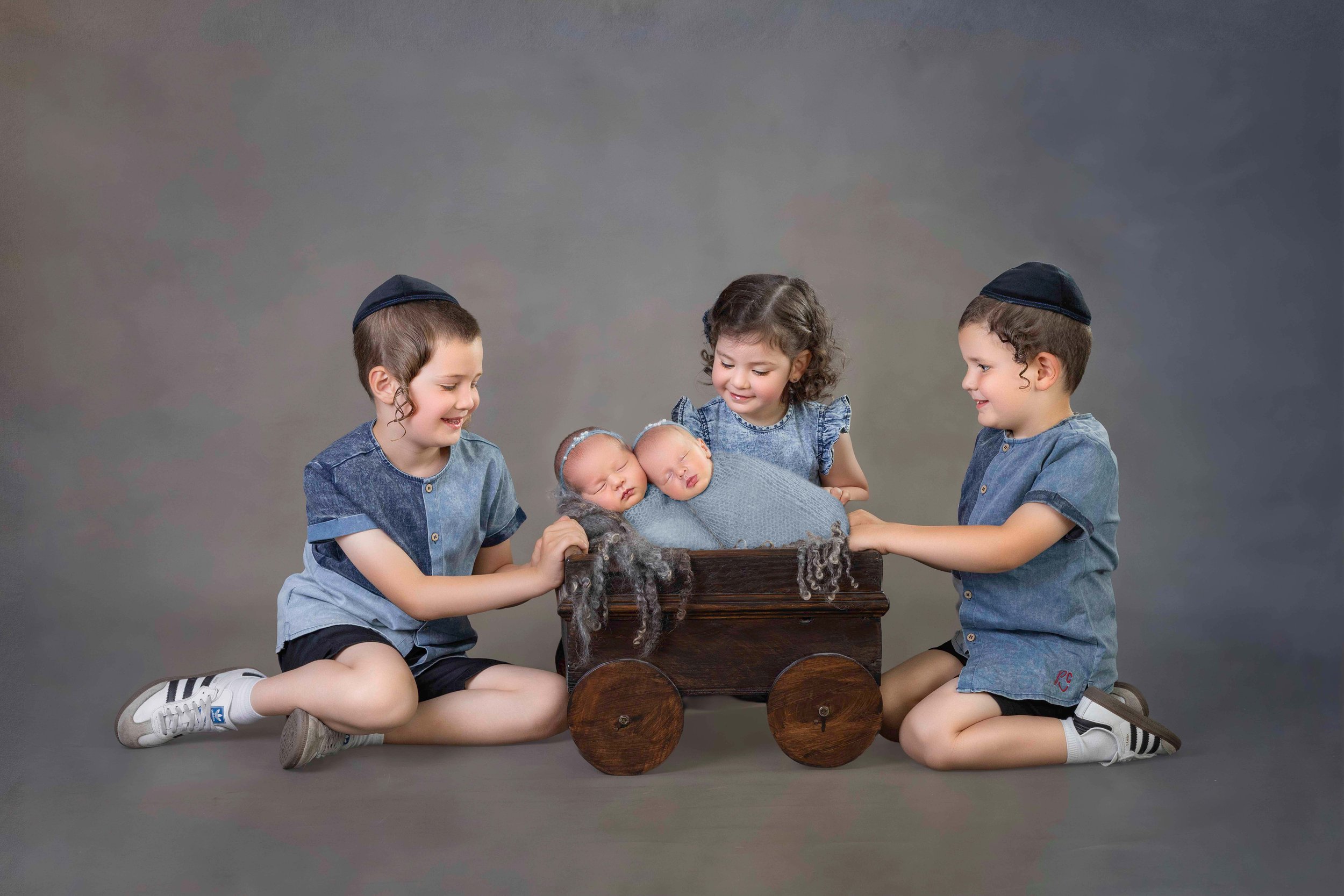 delly photography, Stamford Hill, Golders Green, London, newborn, children, upsherin, outdoor, studio