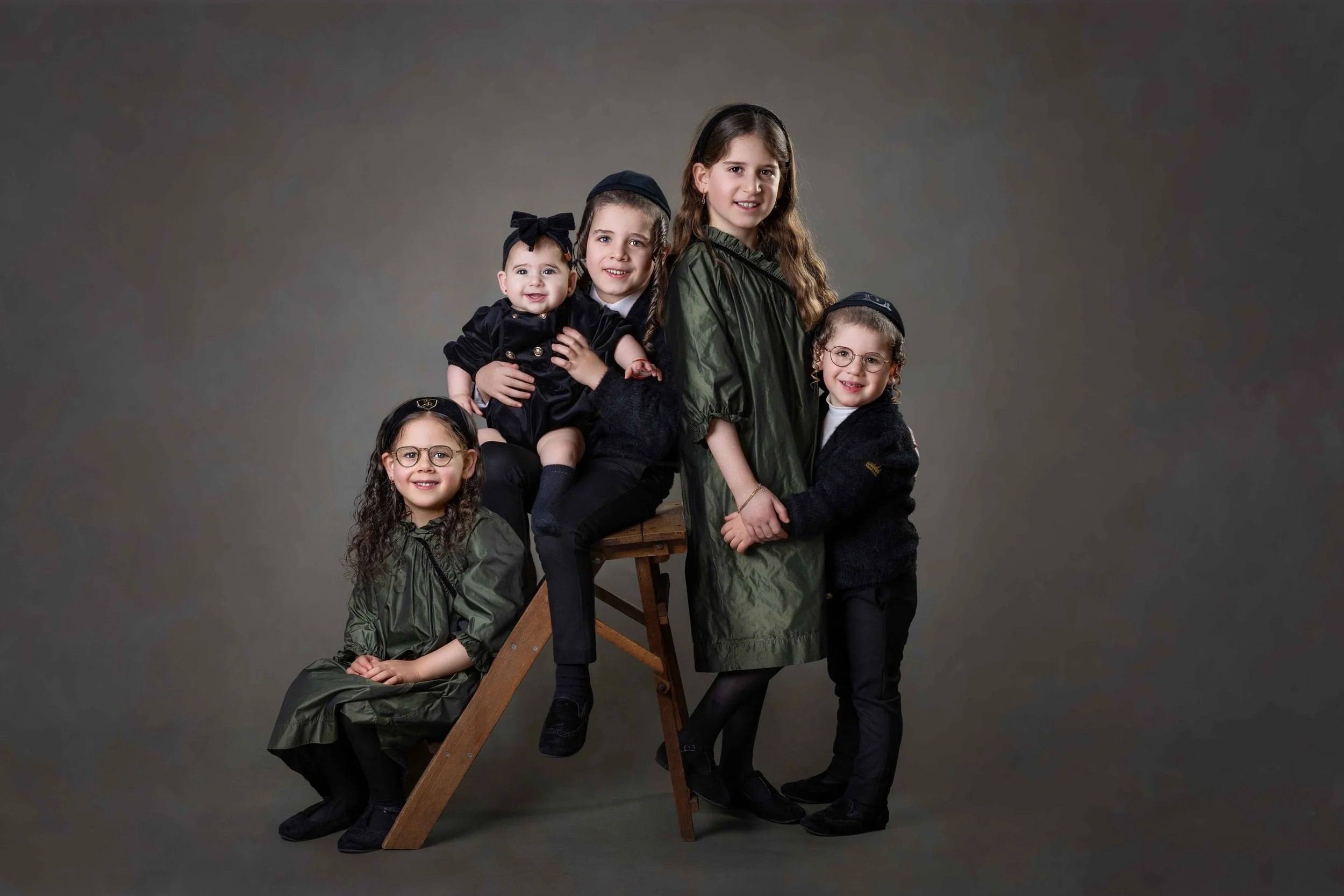 delly photography, Stamford Hill, Golders Green, London, newborn, children, upsherin, outdoor, studio