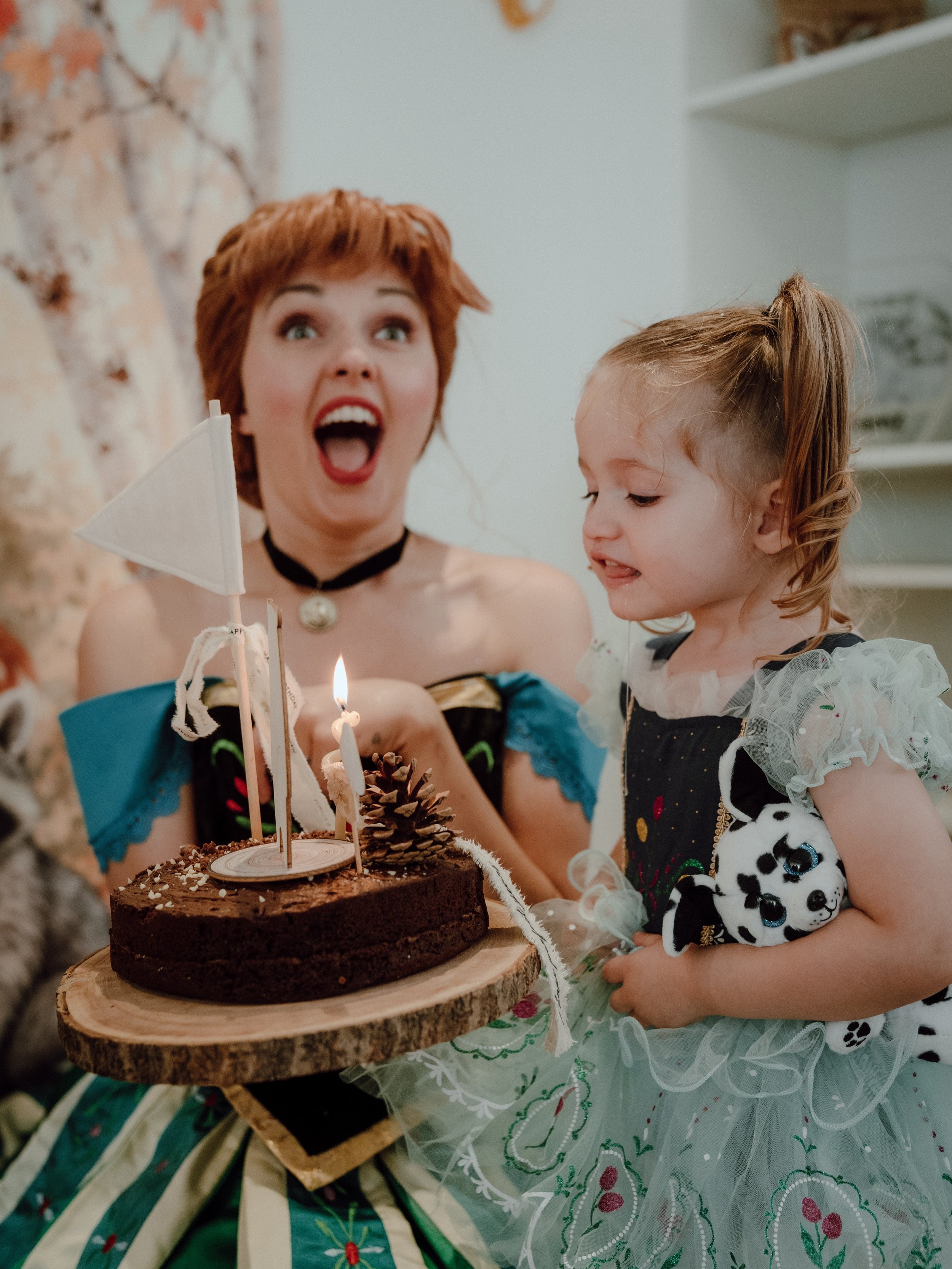 A Frozen 3rd Birthday 🎂🎈

The most BEAUTIFUL Photography @ohitsmaddie 📸

Gorgeous Party Venue @littlesparkssouthport 🧚

Princesses, Glitter &amp; CAKE 🍰 

A whimsical, magical party for our special Birthday girl ✨

#whimsical #photographer #play